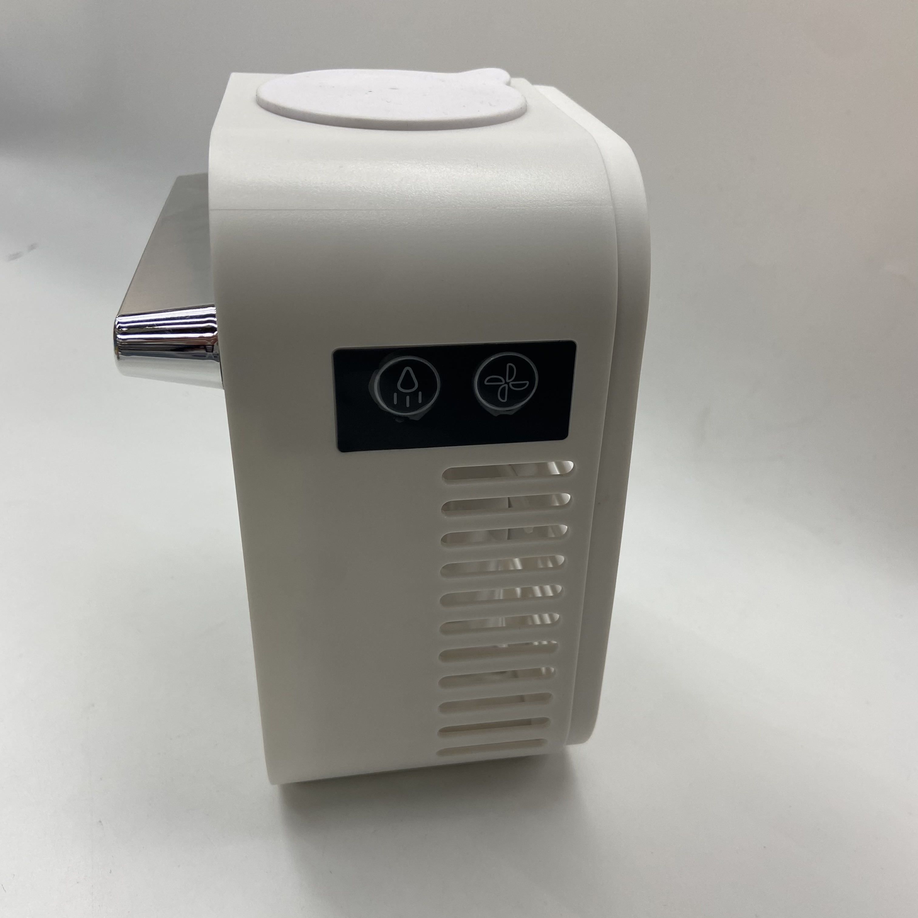 冷风机迷你小风扇USB充电喷雾制冷小空调携便加湿桌面电风扇白底实物图