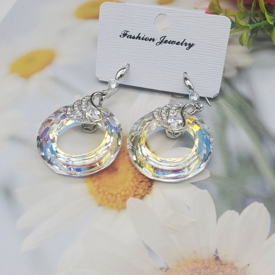 新年第一天上市！水晶耳环耳饰，创意饰品，让你的耳饰更加独特。优惠期限有限，错过可能会有遗憾哦！耳饰耳钉饰品白底实物图