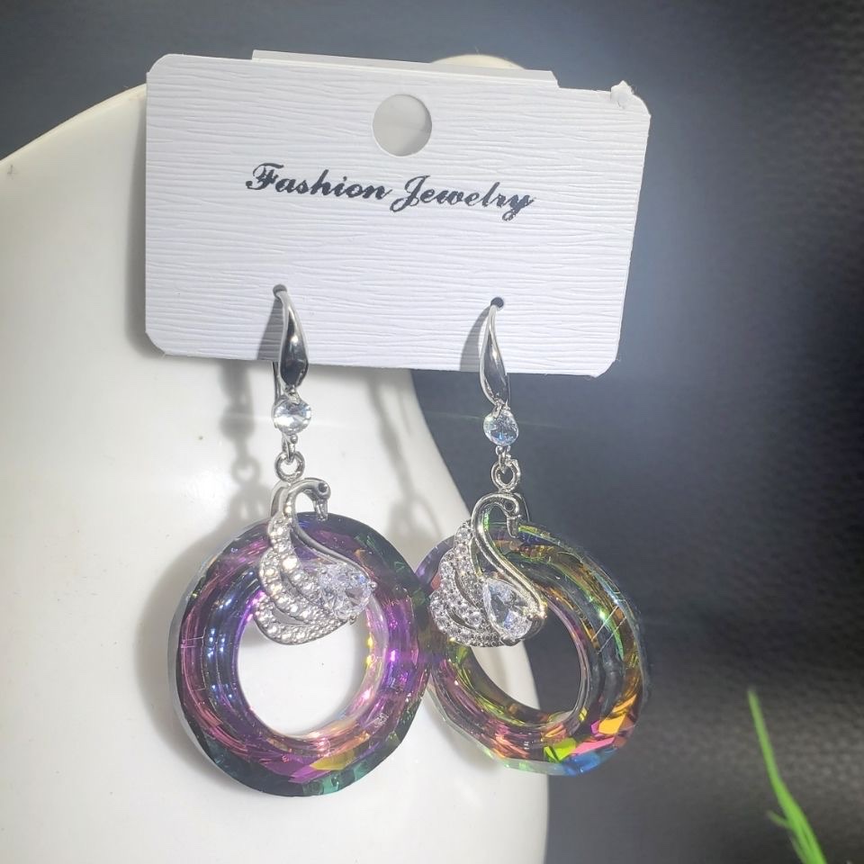 新年第一天上市！水晶耳环耳饰，创意饰品，让你的耳饰更加独特。优惠期限有限，错过可能会有遗憾哦！耳饰耳钉饰品产品图