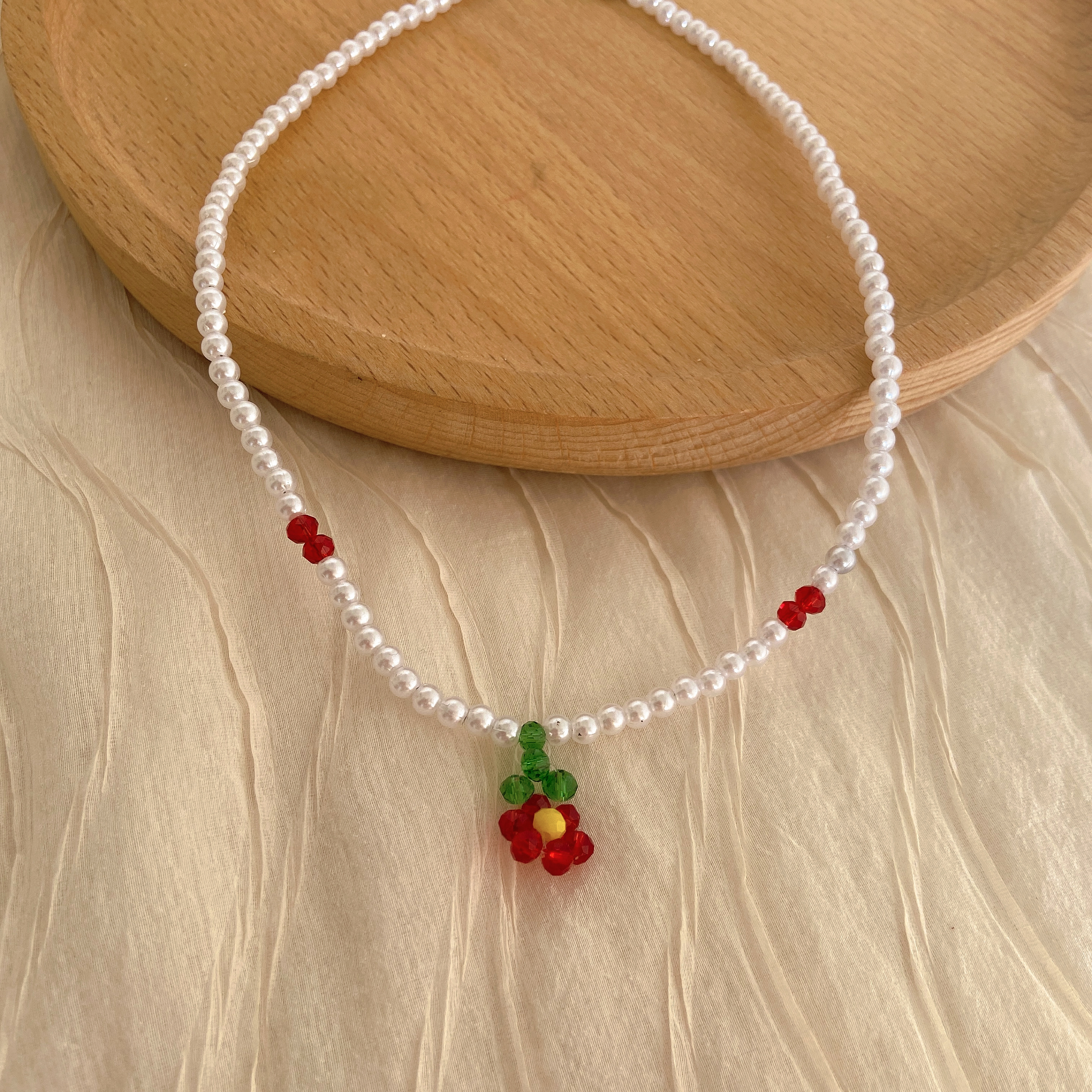 Pearl necklace details Picture