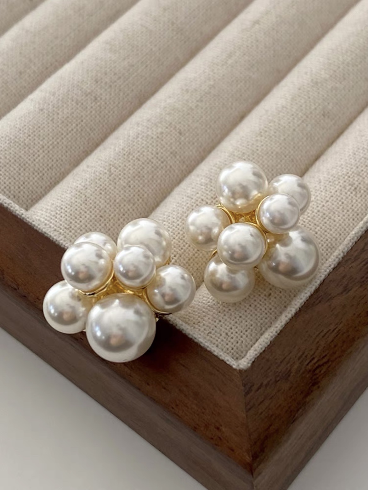 Flower Earrings Explosive Network Red 2024 Pearl Earrings Niche Design Sense Of Advanced New Light Luxury French Earrings Accessories details Picture