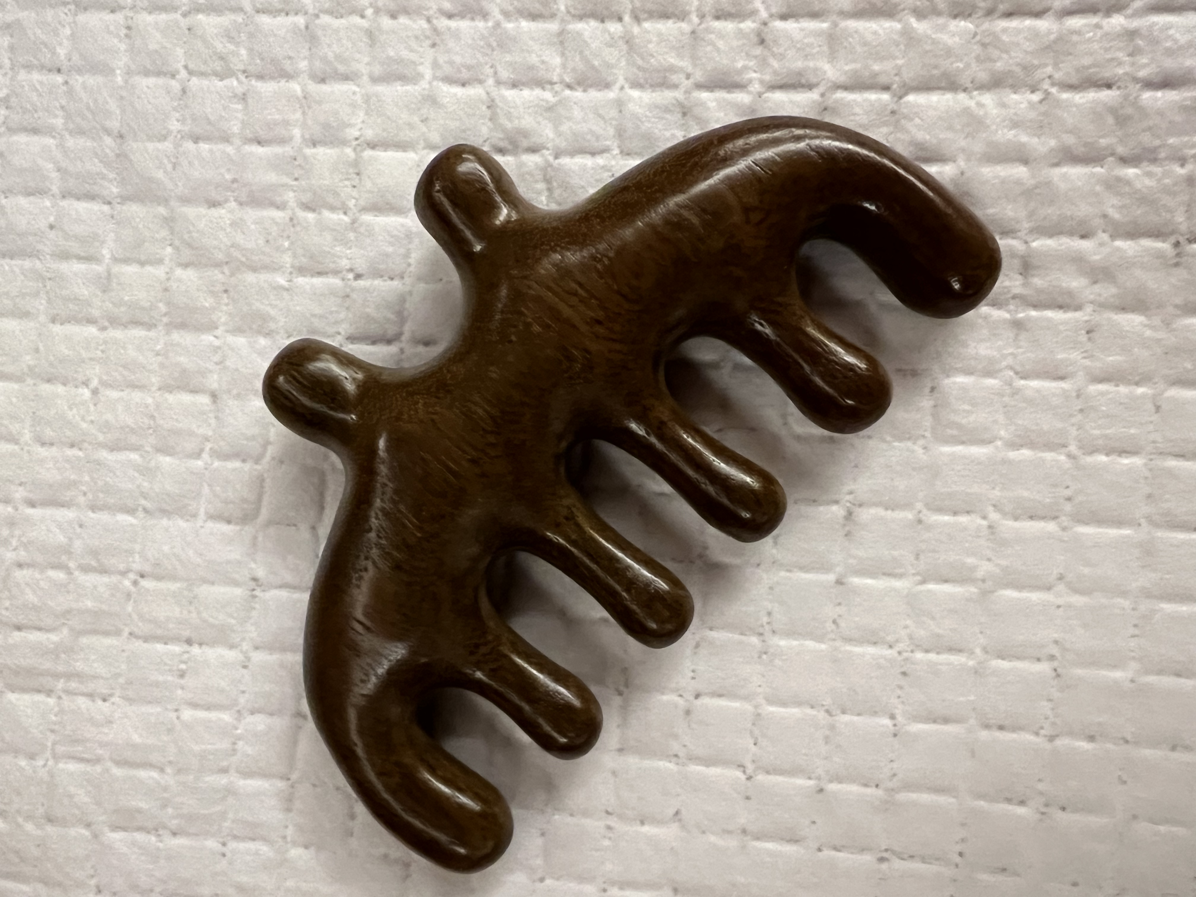 Natural log golden thread sandalwood whole wood custom-made massage meridian and acupoint massage comb Application Scenario