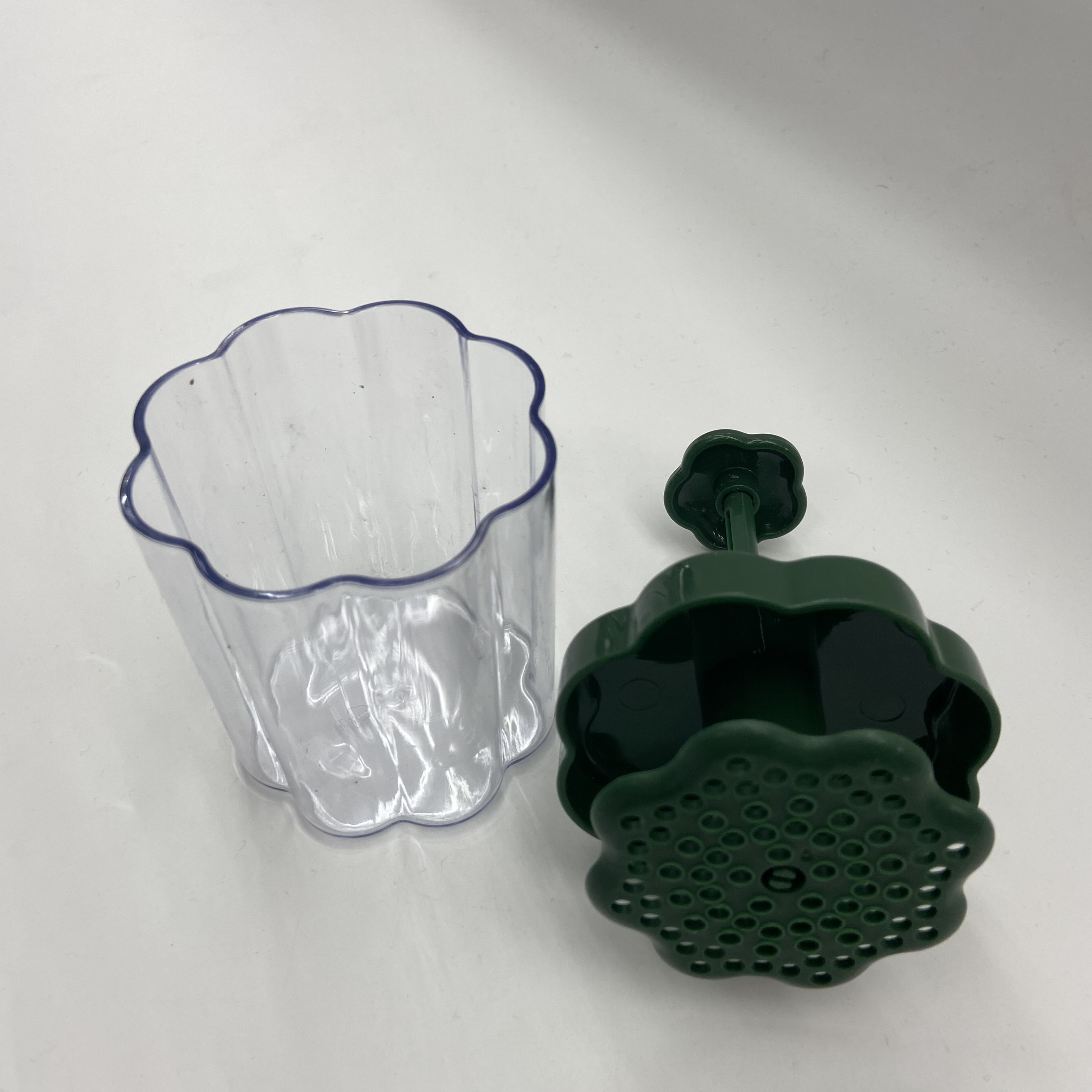 洗面奶打泡器洗发水起泡器泡泡洗脸泡沫打发气泡白底实物图