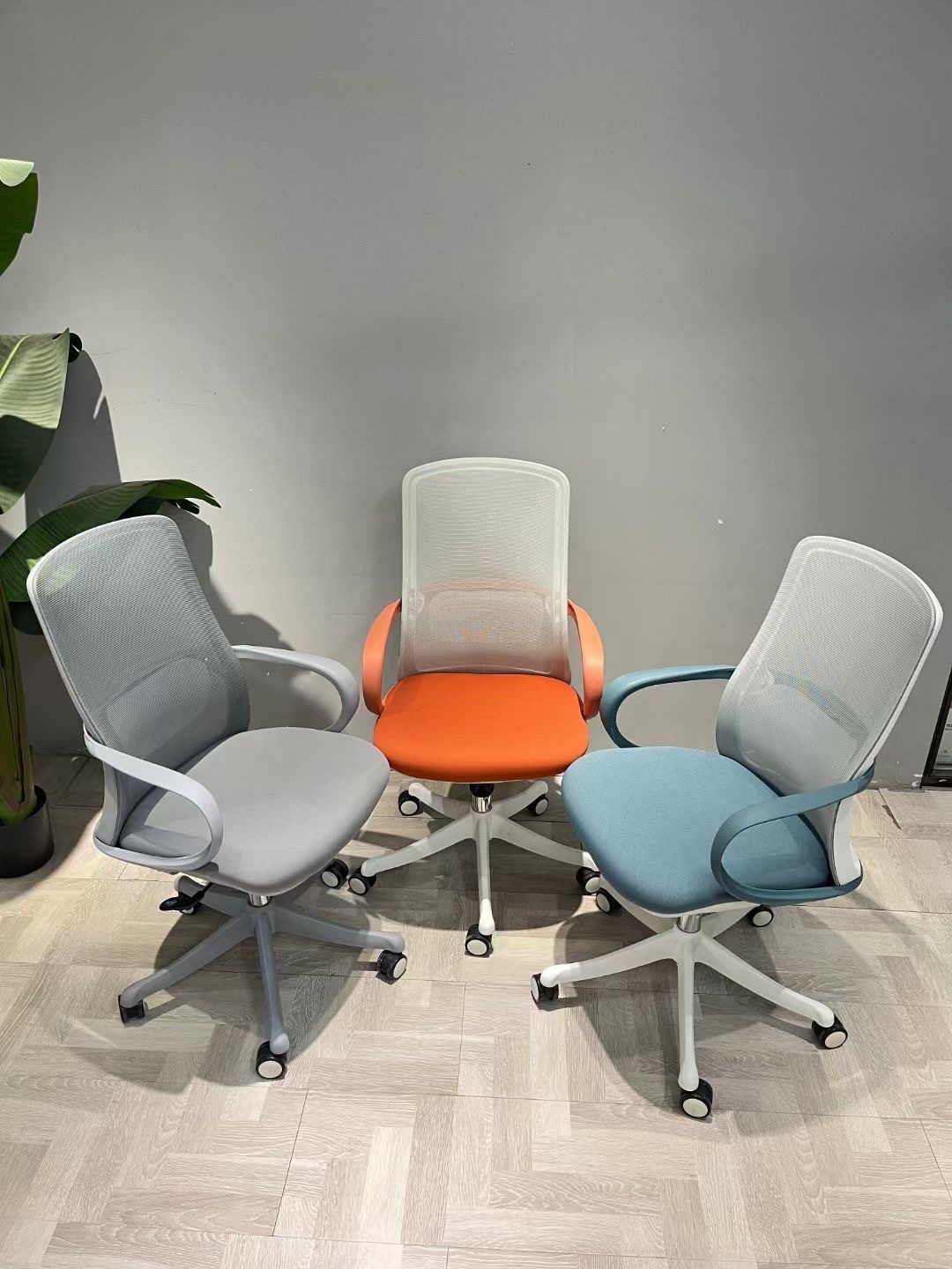 Comfortable Adjustable Office Chair Simple Design Relieve Fatigue Easy Work Dynamic Sitting Seat Adjustment Chair Application Scenario
