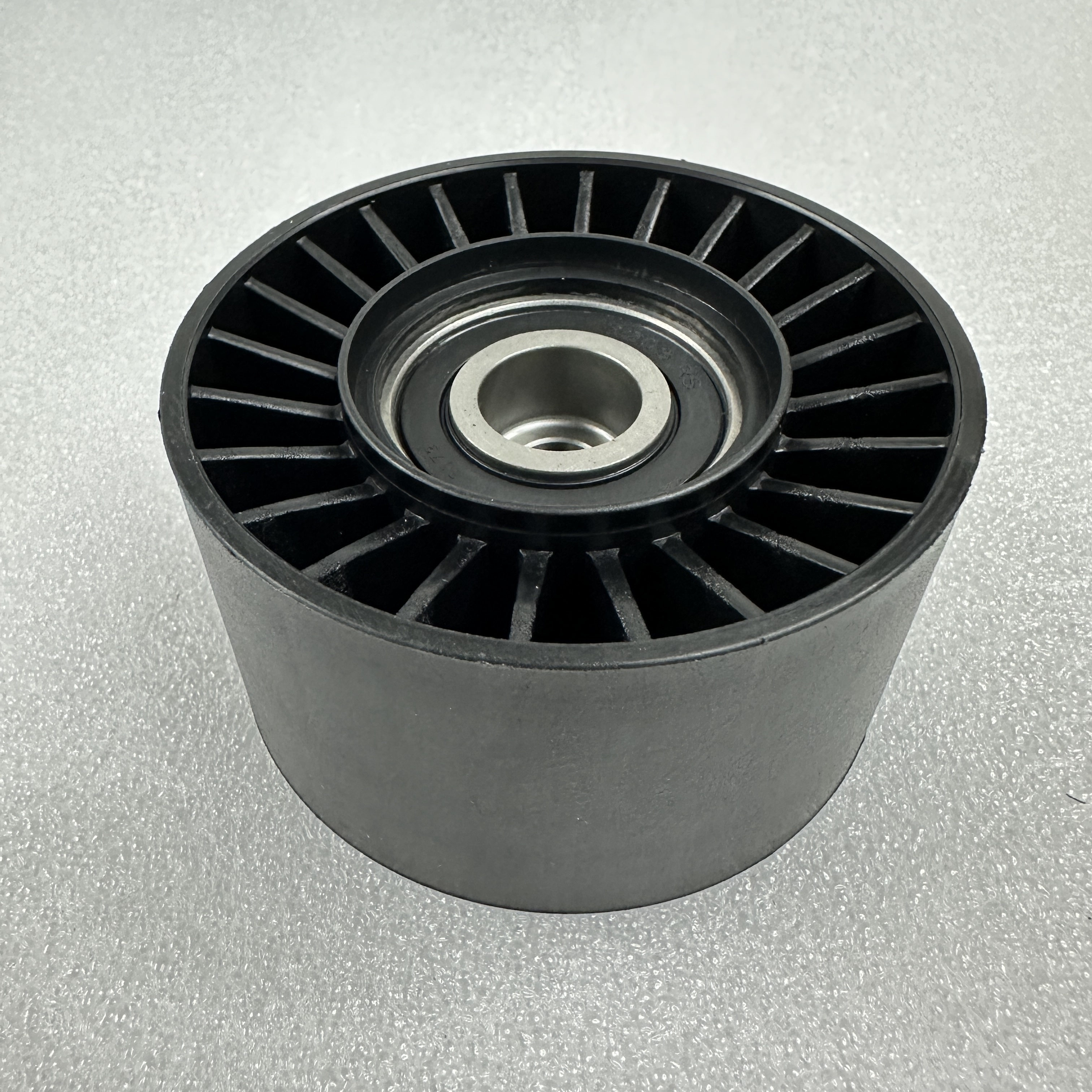 汽车配件适用于奔驰皮带涨紧轮配件惰轮 0005500433产品图