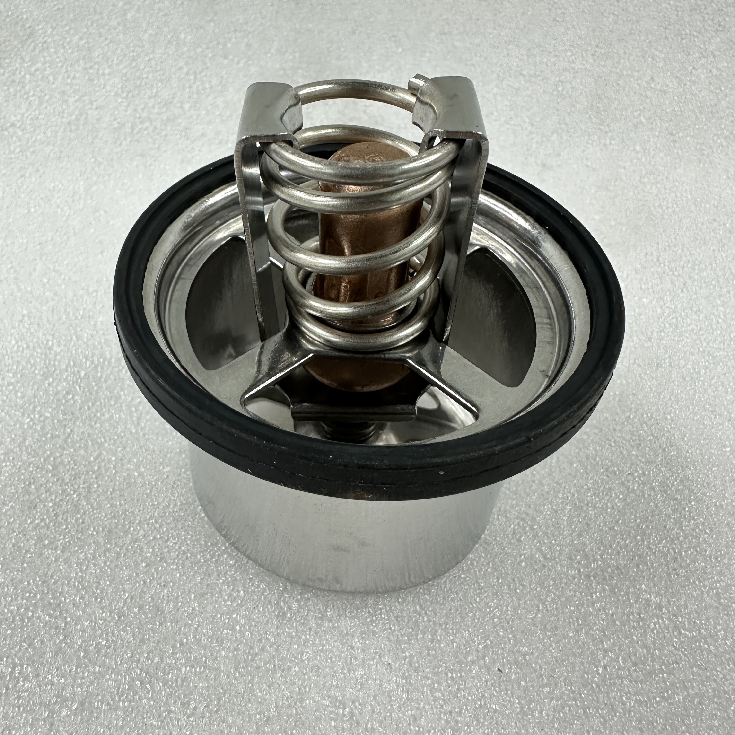Auto parts for Volvo Engine thermostat 70807819