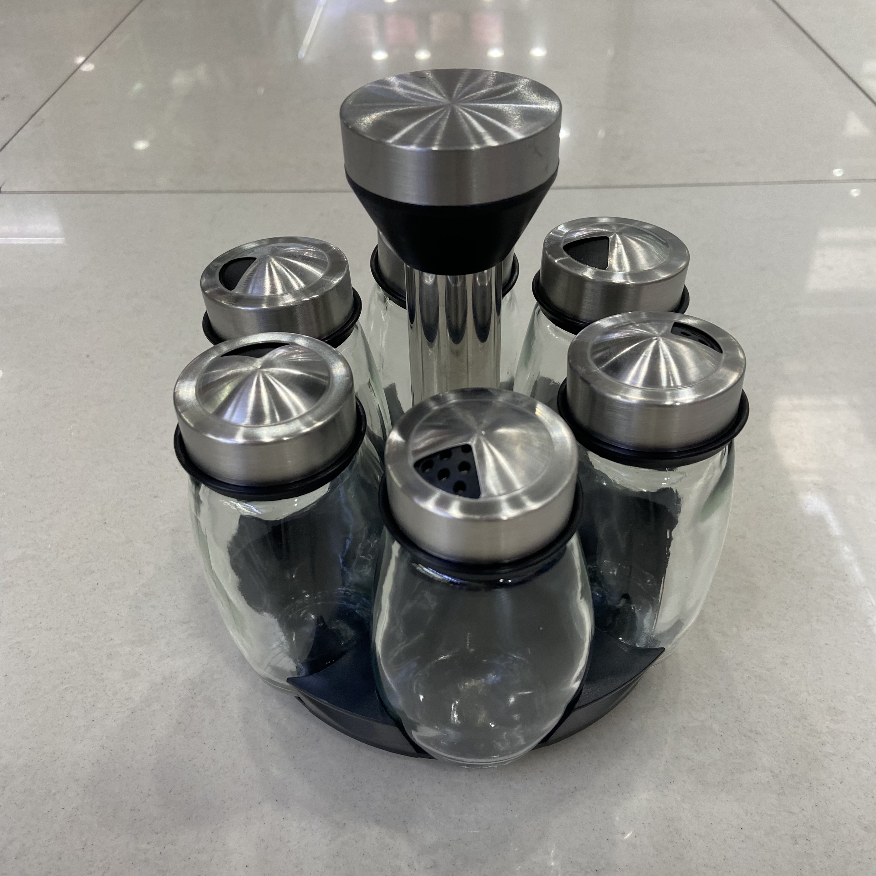 Seasoning jars, household kitchen rotating seasoning bottles and jars, seasoning boxes, salt shakers, barbecue tools and supplies, stainless steel sprinkling bottles details Picture