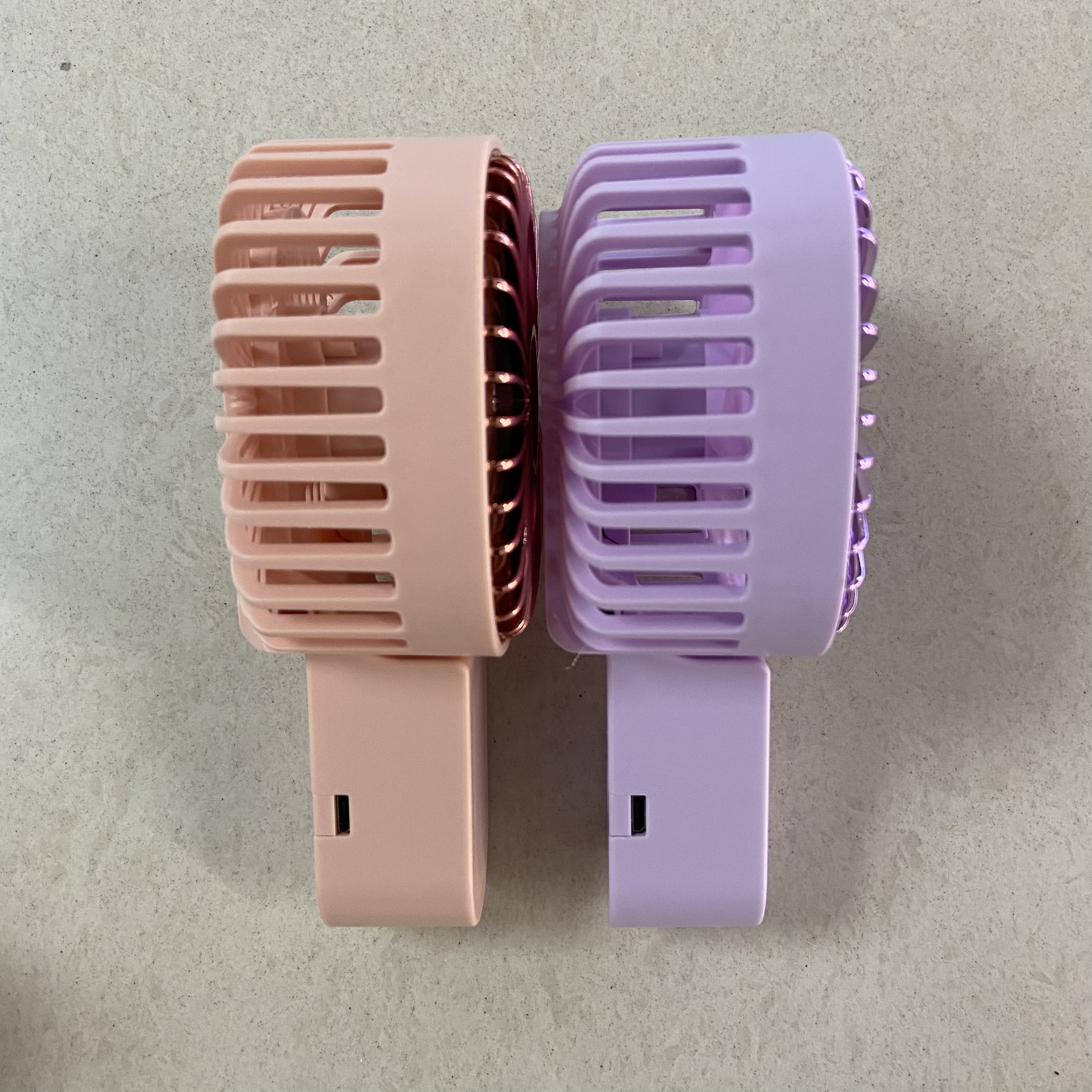 USB充电随身携带小风扇学生儿童宿舍折叠小电扇
白底实物图