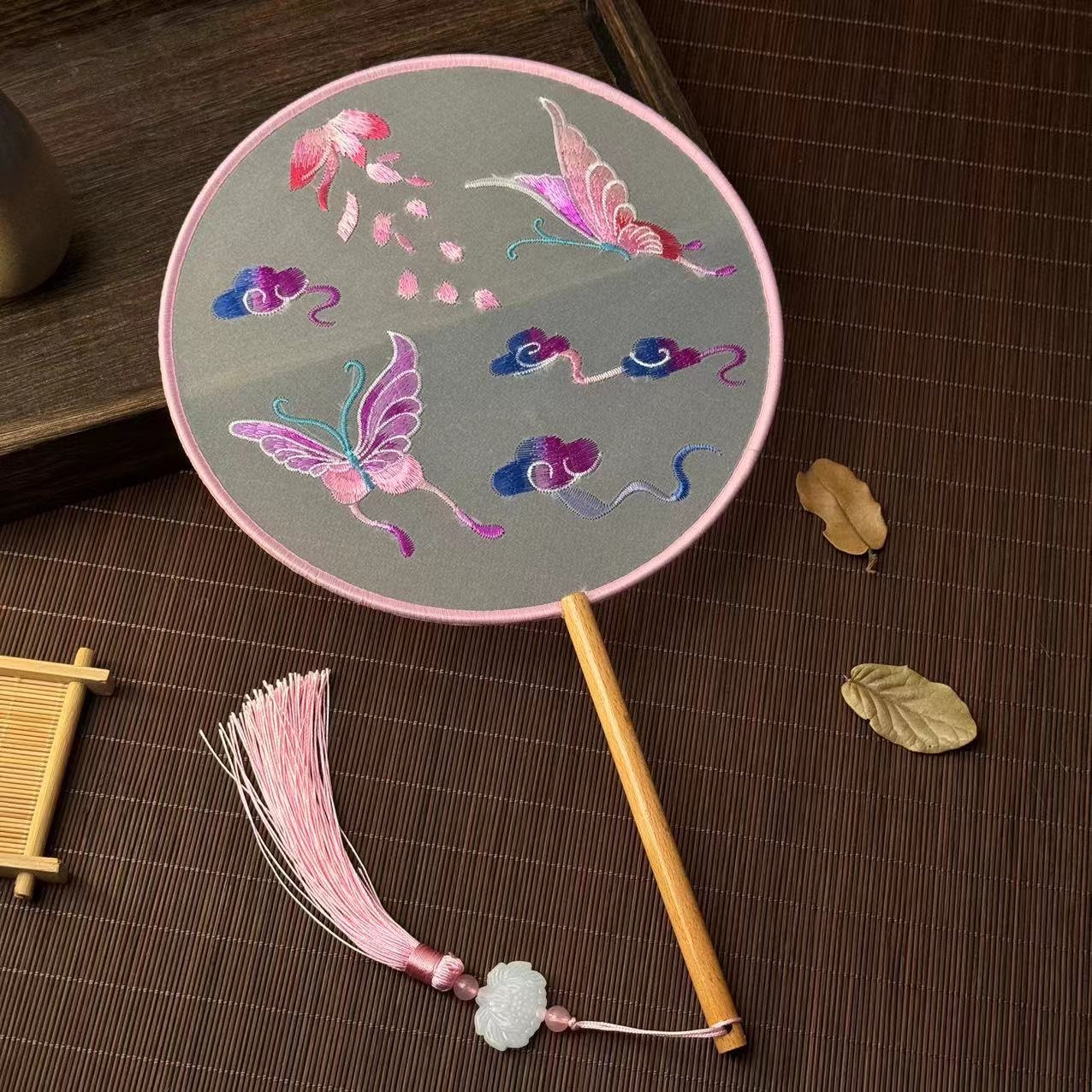 Double-sided embroidered Suzhou embroidery folding fans, ancient-style fans, Hanfu fans, dance fans, decorative items, embroidered fans, folding fans, folding fans, fans for children, summer Chinese style detail image 11