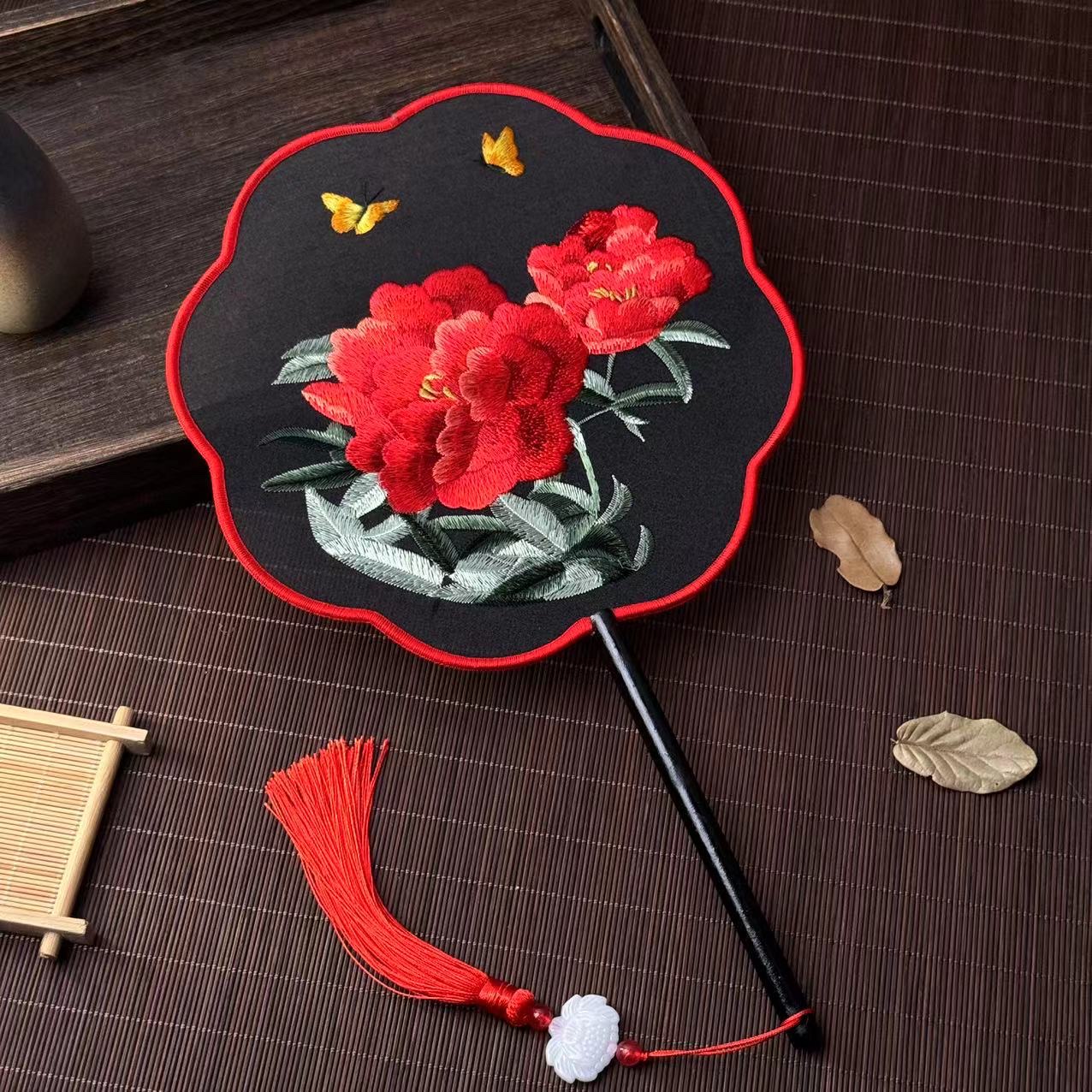 Double-sided embroidered Suzhou embroidery folding fans, ancient-style fans, Hanfu fans, dance fans, decorative items, embroidered fans, folding fans, folding fans, fans for children, summer Chinese style detail image 15