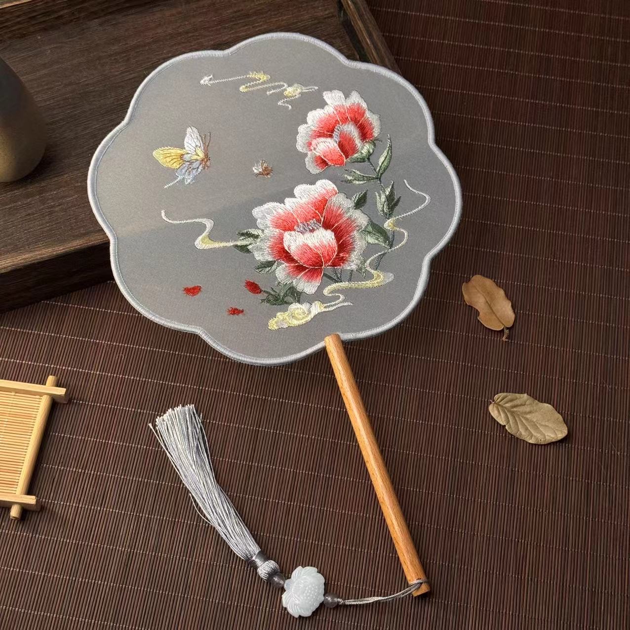 Double-sided embroidered Suzhou embroidery folding fans, ancient-style fans, Hanfu fans, dance fans, decorative items, embroidered fans, folding fans, folding fans, fans for children, summer Chinese style detail image 14