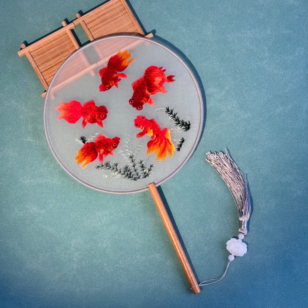 Double-sided embroidered Suzhou embroidery folding fans, ancient-style fans, Hanfu fans, dance fans, decorative items, embroidered fans, folding fans, folding fans, fans for children, summer Chinese style details Picture