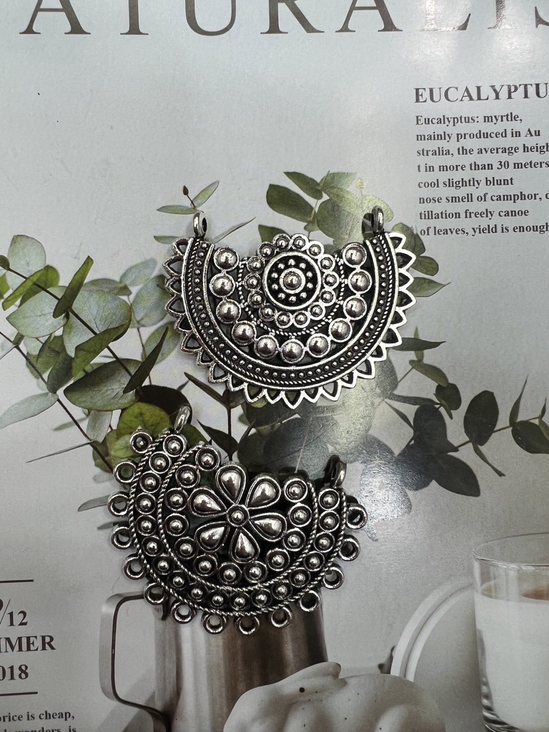 复古双吊型吊坠，有古金、古银、古青铜、古红铜、枪黑，Kc金等等。白底实物图