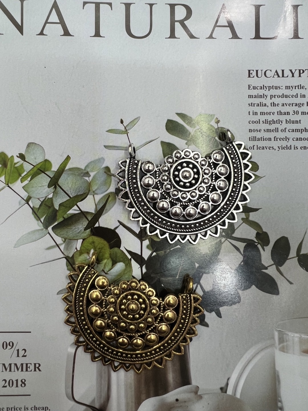 复古双吊型吊坠，有古金、古银、古青铜、古红铜、枪黑，Kc金等等。产品图