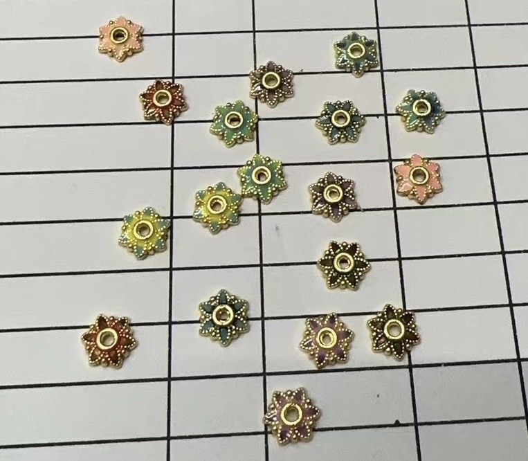Best-selling Chinese-style oil-dripping color-retaining flower holders, diy flower hats, beaded jewelry accessories, alloy accessories Application Scenario