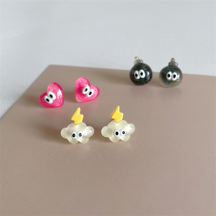 Korean ins jelly translucent earrings for women, mini and cute earrings Application Scenario