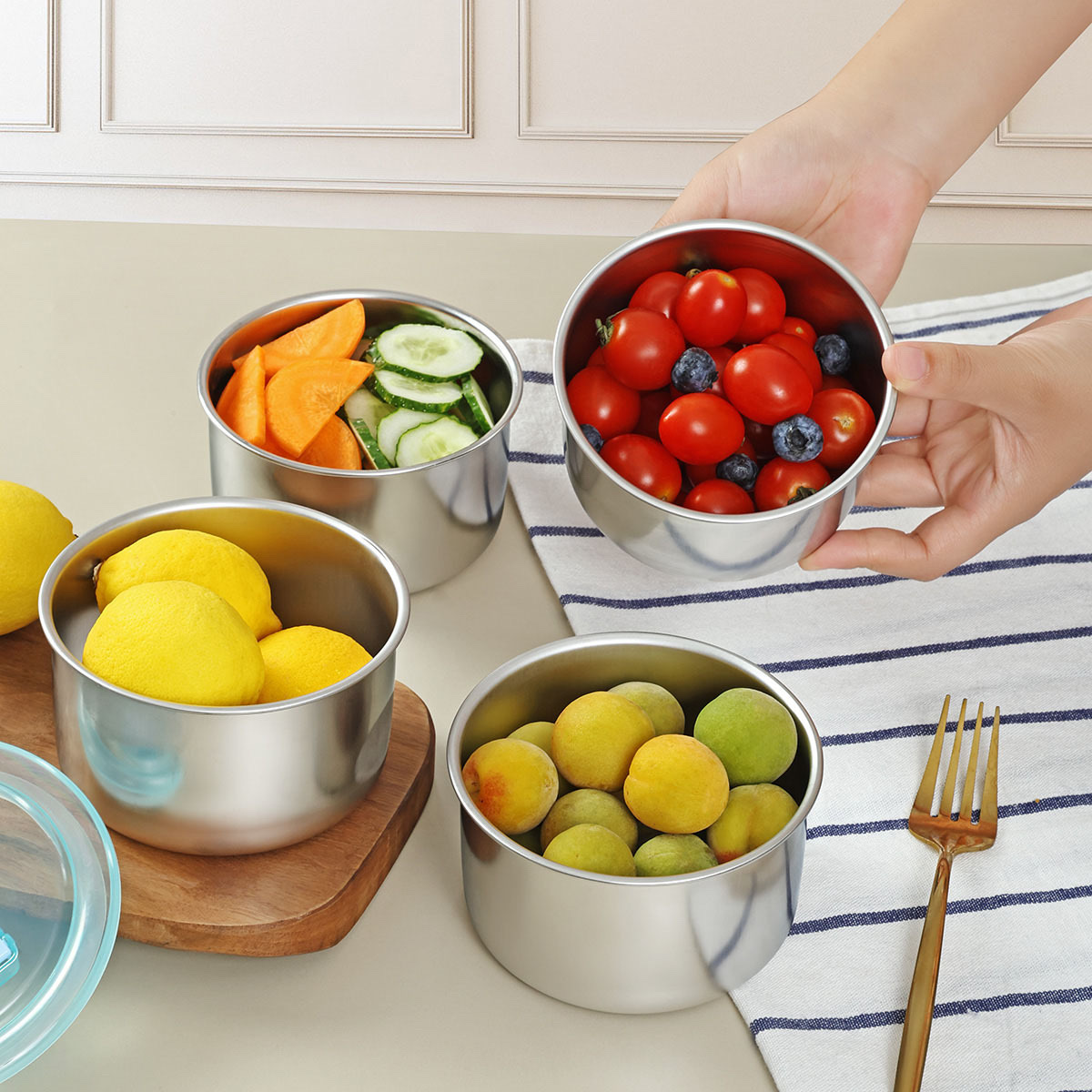 Stainless Steel Kitchen Fresh-Keeping Bowl With Dish Ingredients Distribution Box Picnic Box Fruit Fresh-Keeping Box Steamed Chicken Egg Soup Steamed Egg Special Household Portable Fresh-Keeping Tool Application Scenario