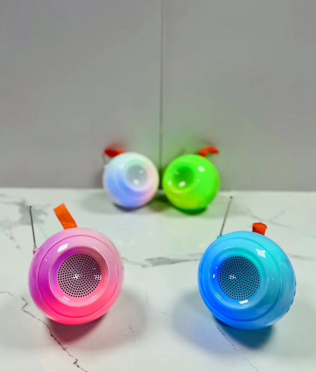 New B07 Macaron Wireless Bluetooth Speaker Speaker Item Picture