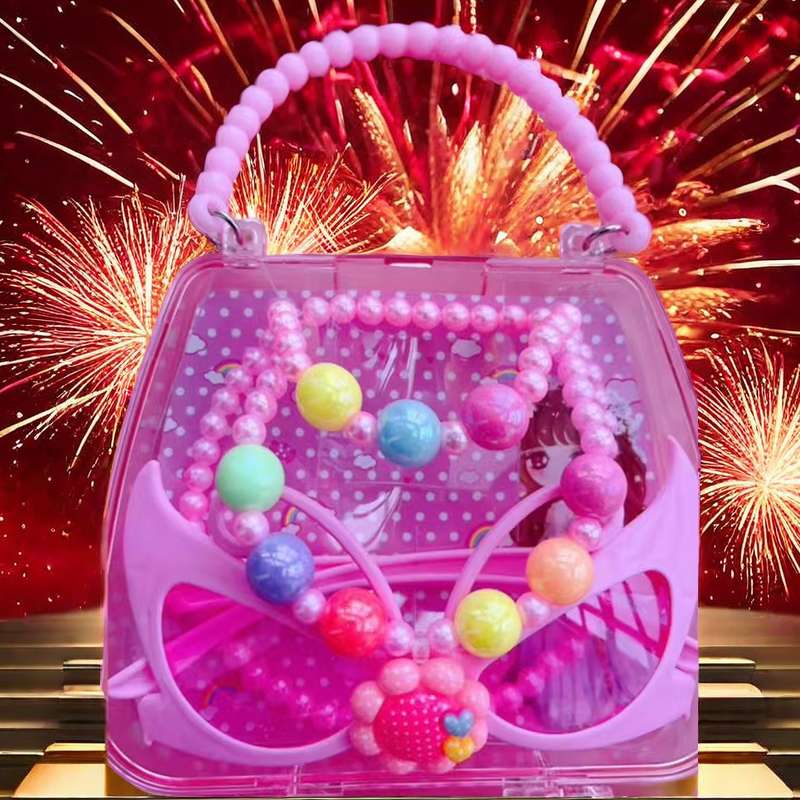 Children's jewelry heart-shaped necklace, ring set, fashionable, cute and safe material, won't hurt hands. For more products, you can consult at store A2-3113, 13957918239 Application Scenario