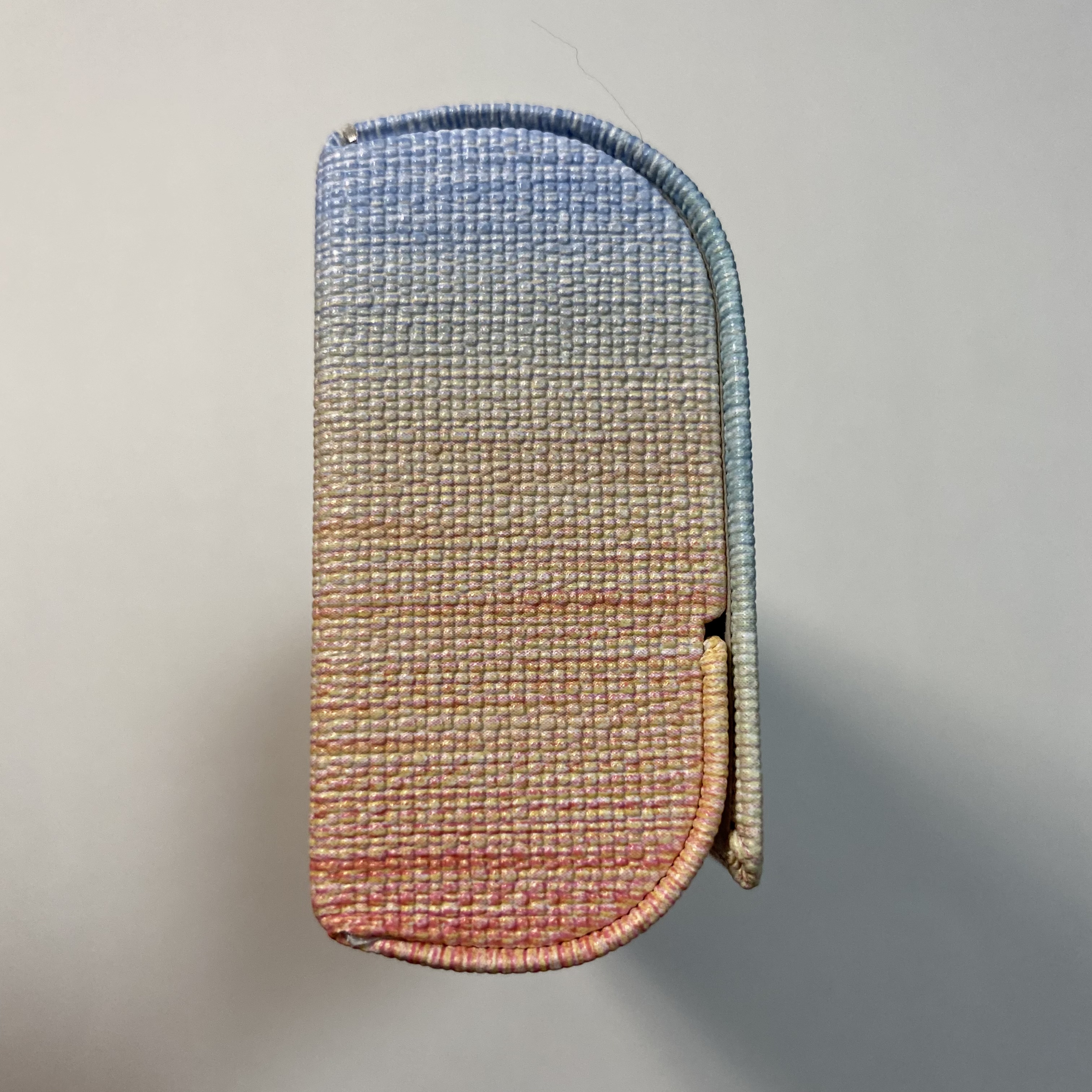 The rainbow-colored optical glasses case is specially recommended by optical stores for students with myopia to wear glasses. The glasses case is shockproof and portable Item Picture