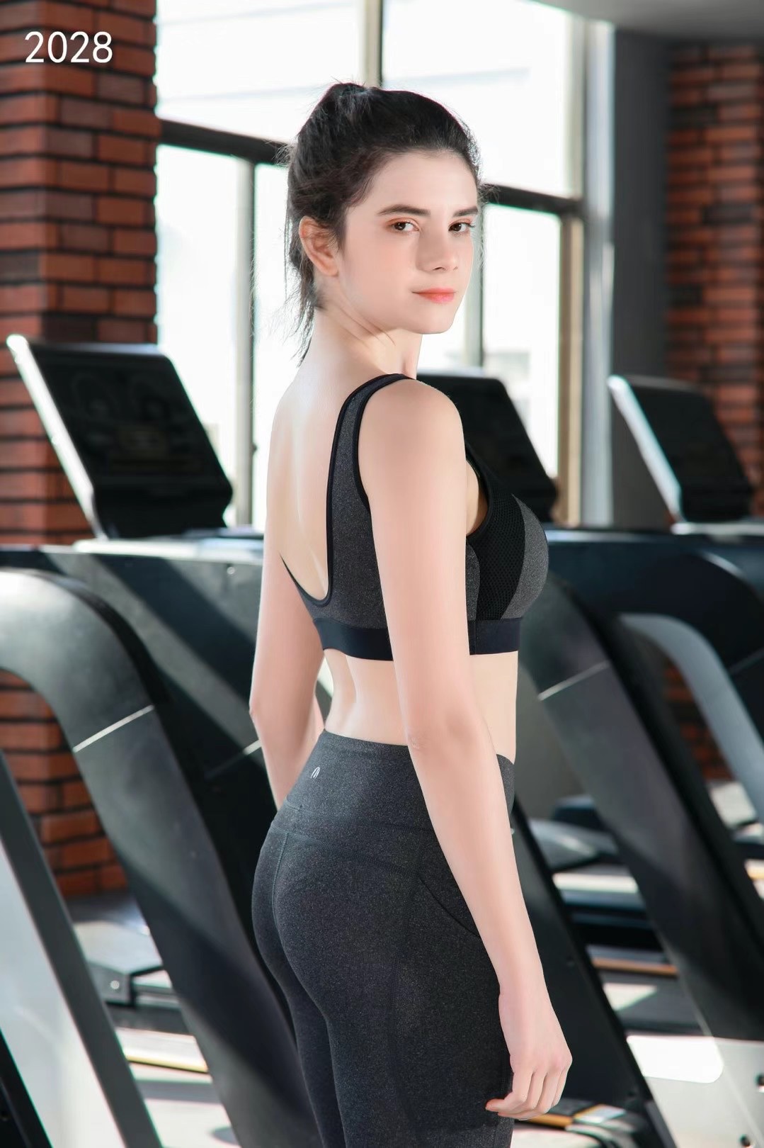 2028 Fixed Cup Quick Drying Cationic Pilates Exercise Yoga Beauty Back Vest (M L Two Sizes) Application Scenario