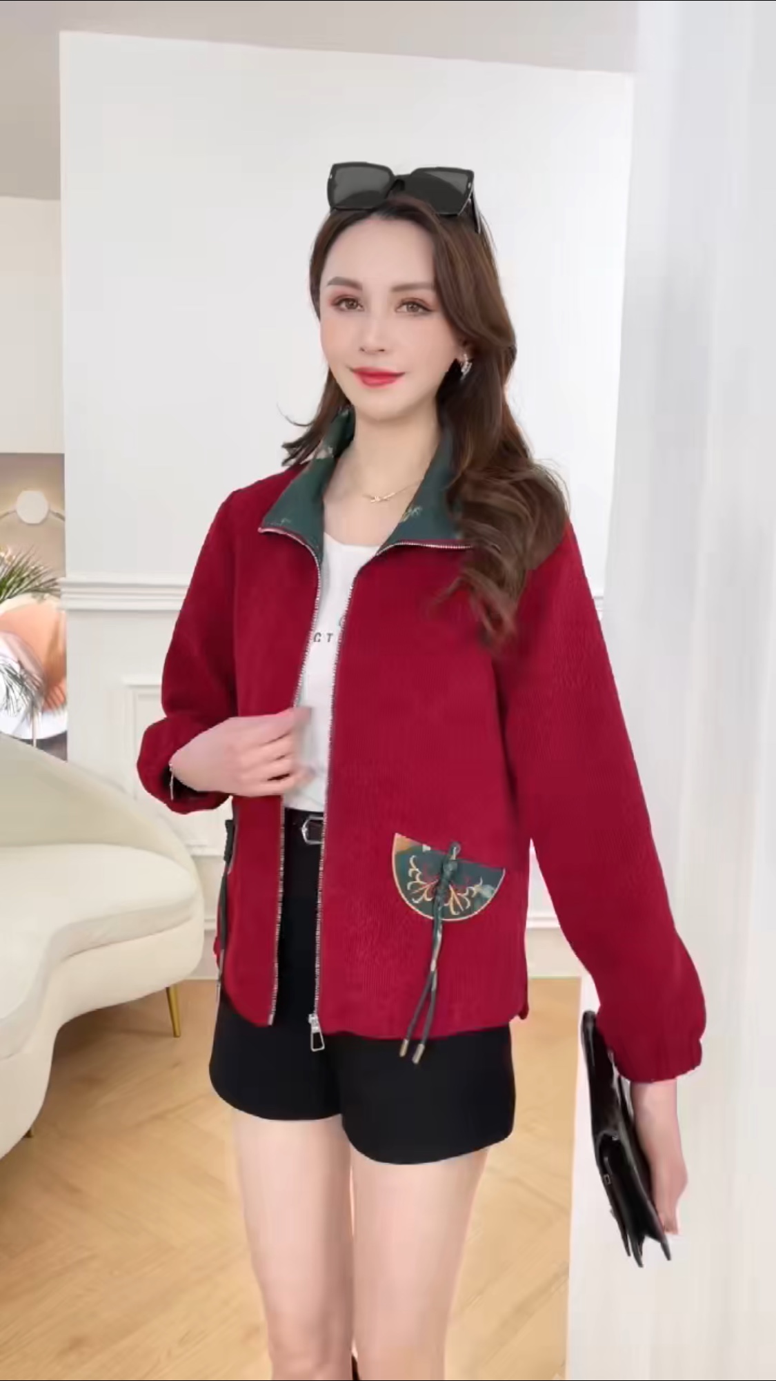 The new collection for Spring and Autumn 2024 is now available. It features a red long-sleeved women's top with Chinese style elements, a simple yet fashionable design with exquisite details Specification image