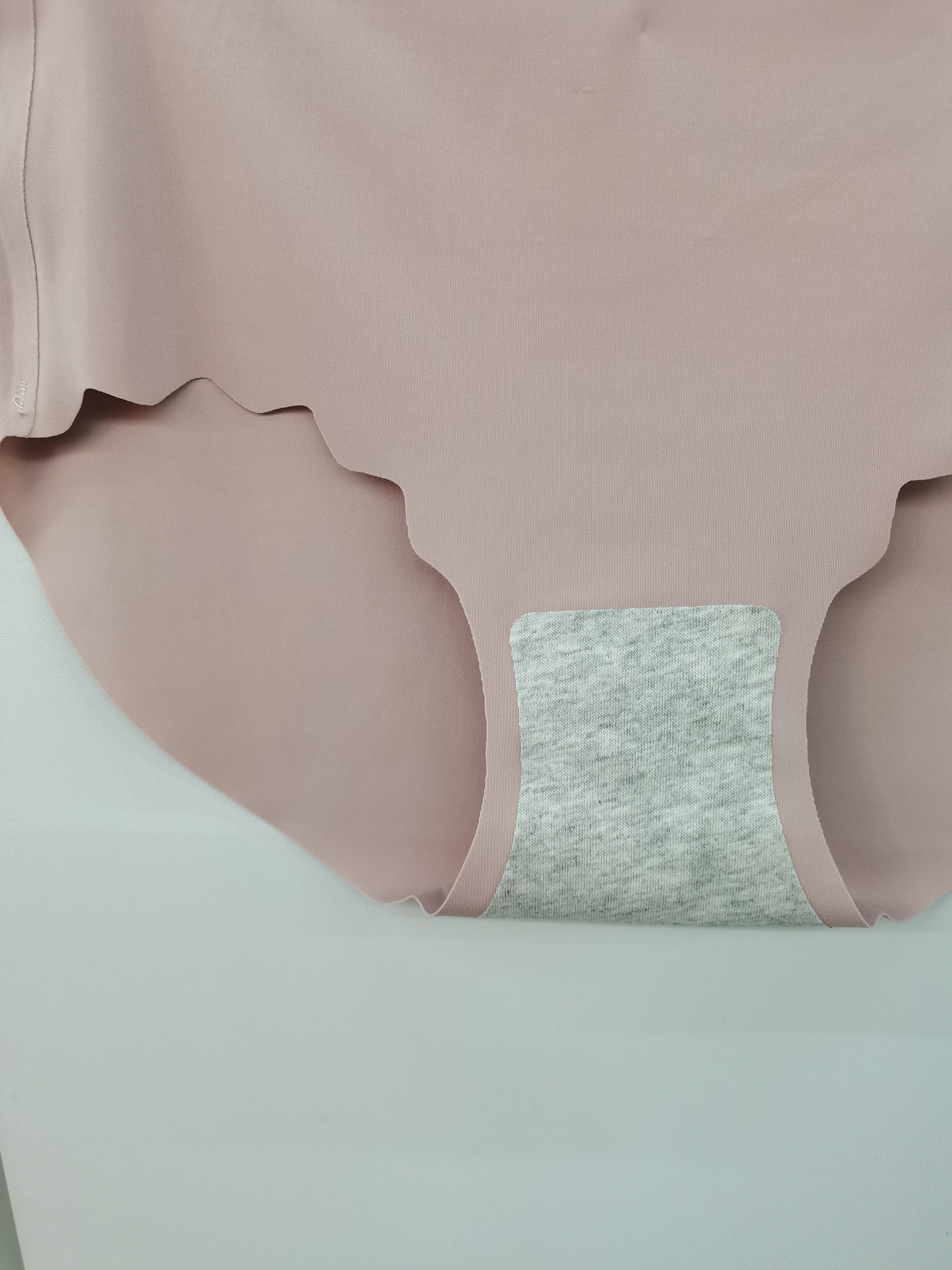 The new 2024 traceless women's underwear is now available. It's a comfortable, breathable, refreshing and fashionable style Application Scenario