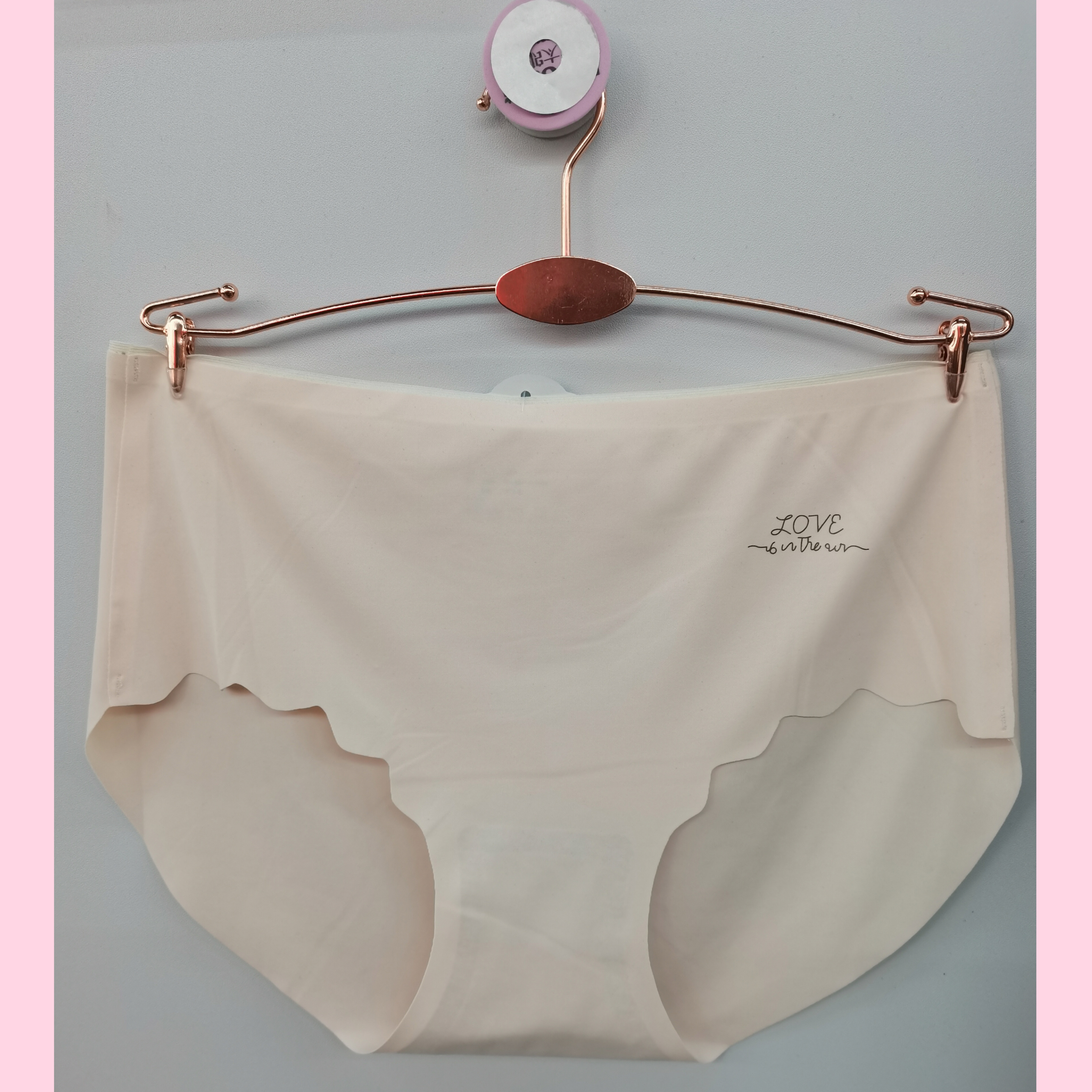 The new 2024 traceless light pink women's underpants are now available. They are comfortable, breathable, refreshing and fashionable