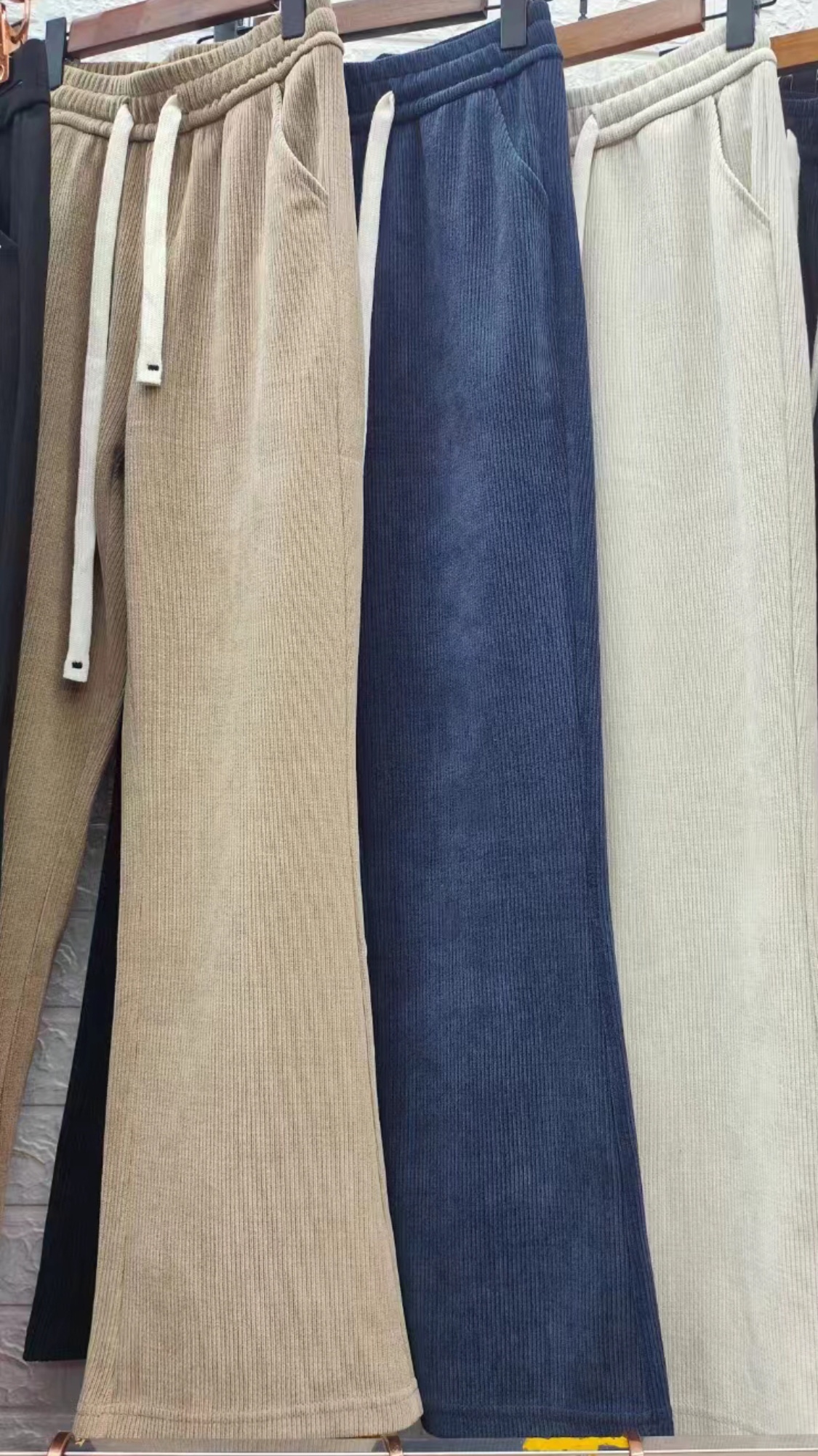 The new product is now available for the Spring and autumn 2024 season: Women's trousers with a slightly flared and slimming style, a fashionable and trendy look Application Scenario