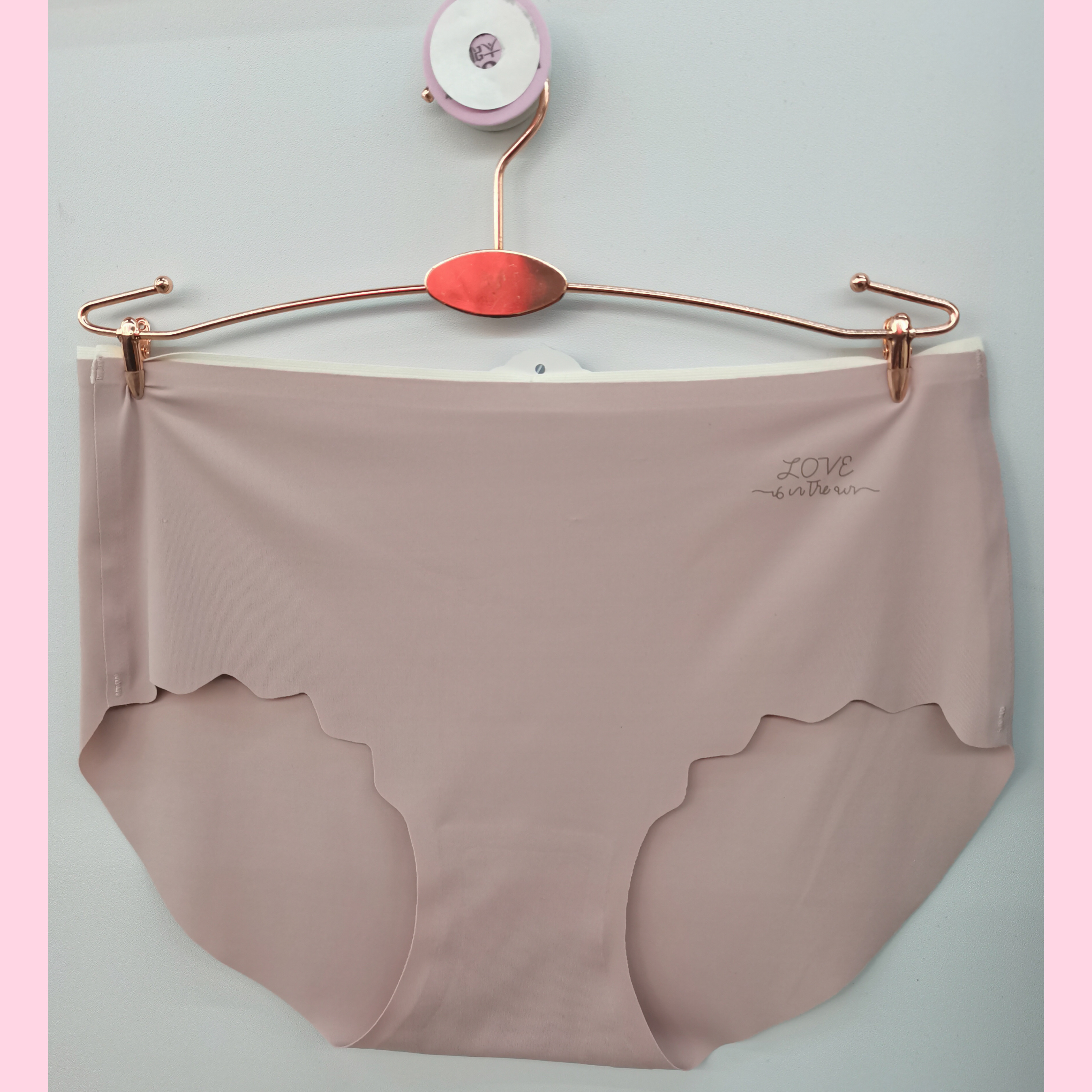 The new 2024 traceless women's underwear is now available. It's a comfortable, breathable, refreshing and fashionable style