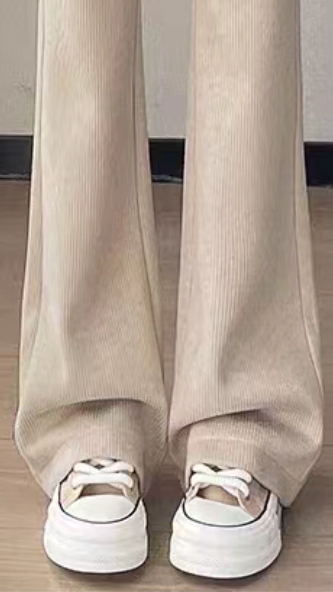 New product launch for Spring/Autumn 2024: Khaki slightly flared slimming women's pants, a fashionable and trendy style details Picture