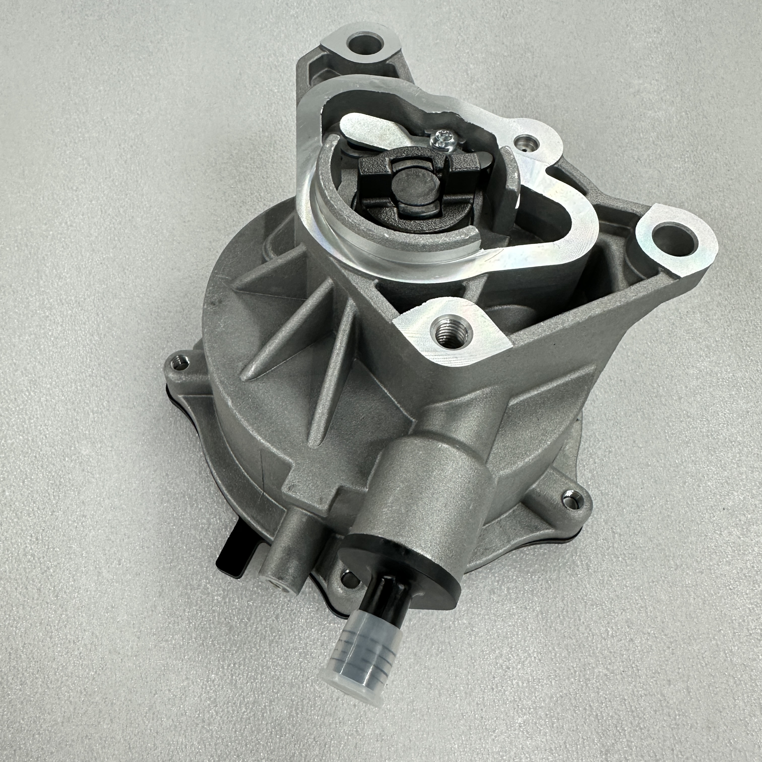 Truck accessories for Foton Cummins ISF2.8 vacuum pump 5282085