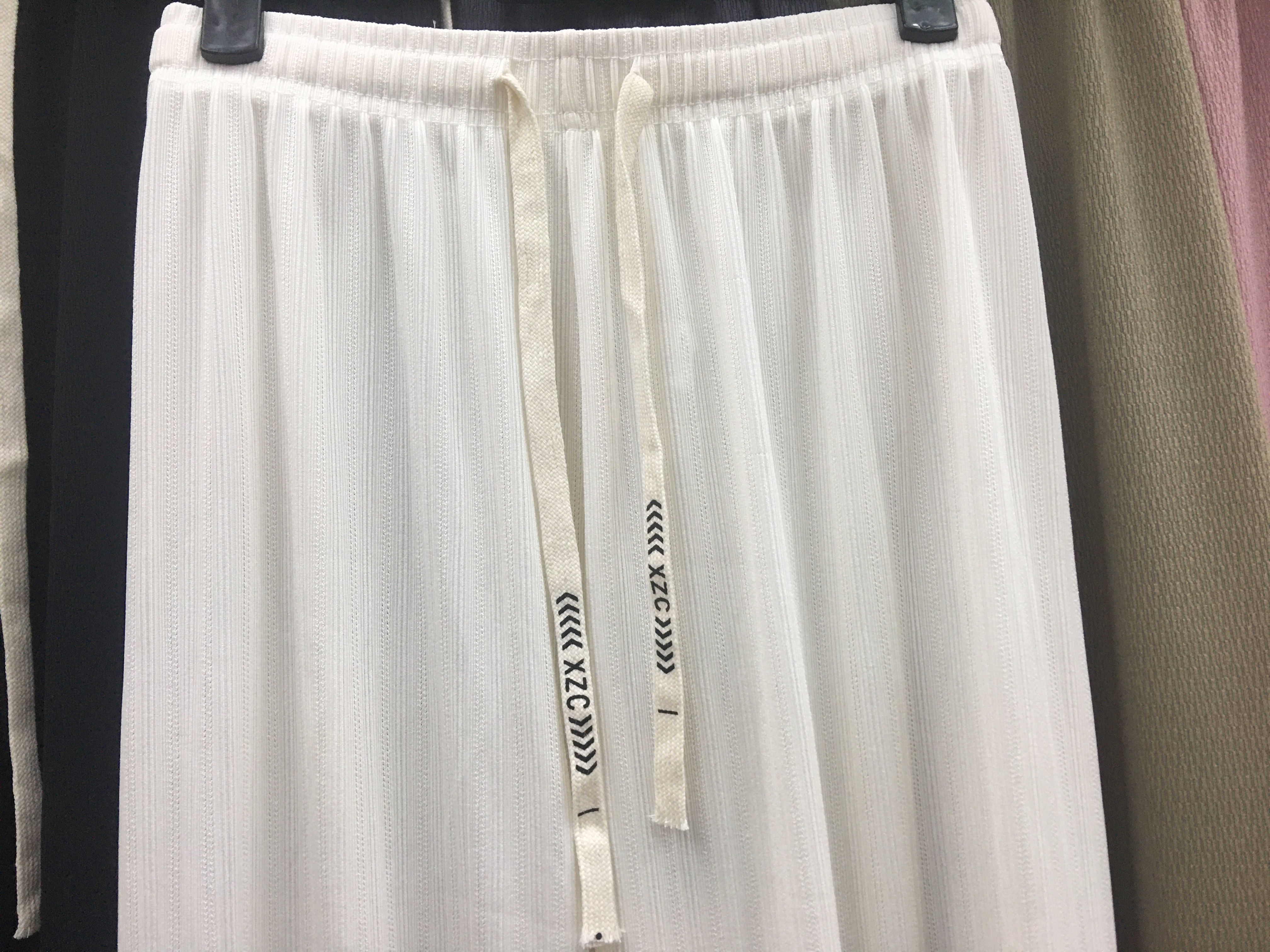 New straight-leg simple women's pants for Spring and autumn 2024, fashionable and trendy beige pants details Picture