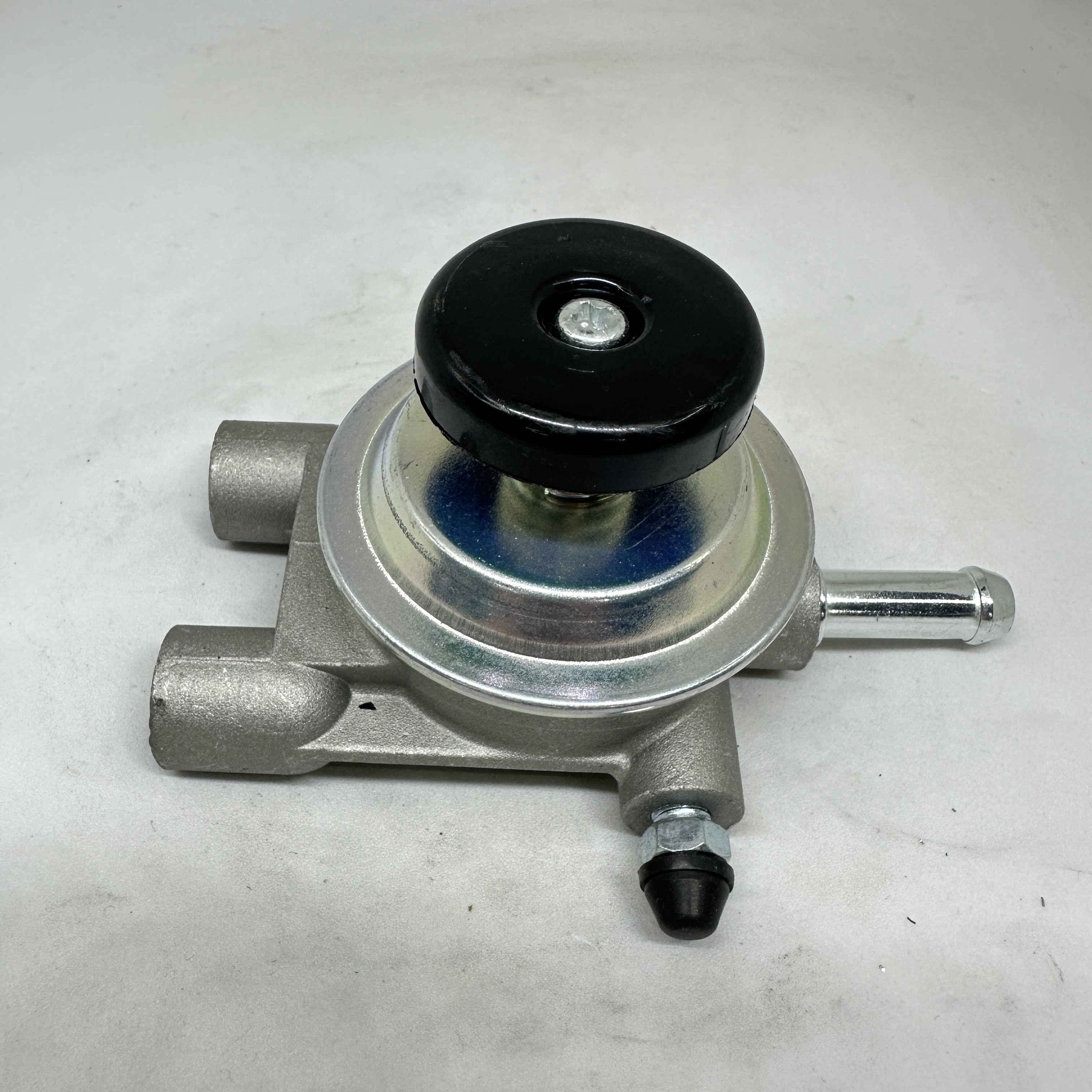 Auto parts for Isuzu engine oil water separator base 8980181874 8-98018187-4