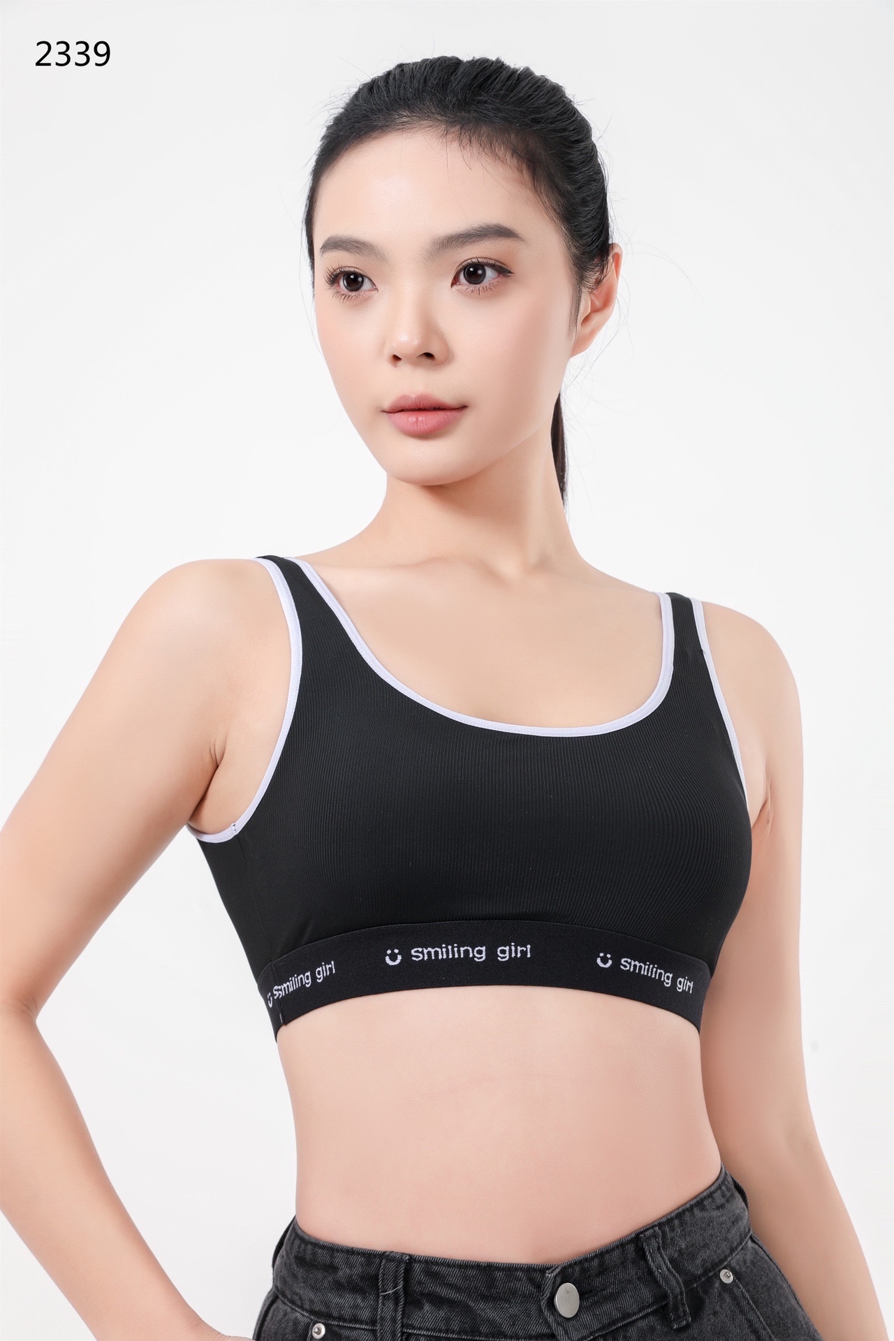2339 Latex Fixed Cup Pilates Exercise Yoga Nylon High Elastic Fine Rib Casual Back Bra (M L 2) Application Scenario