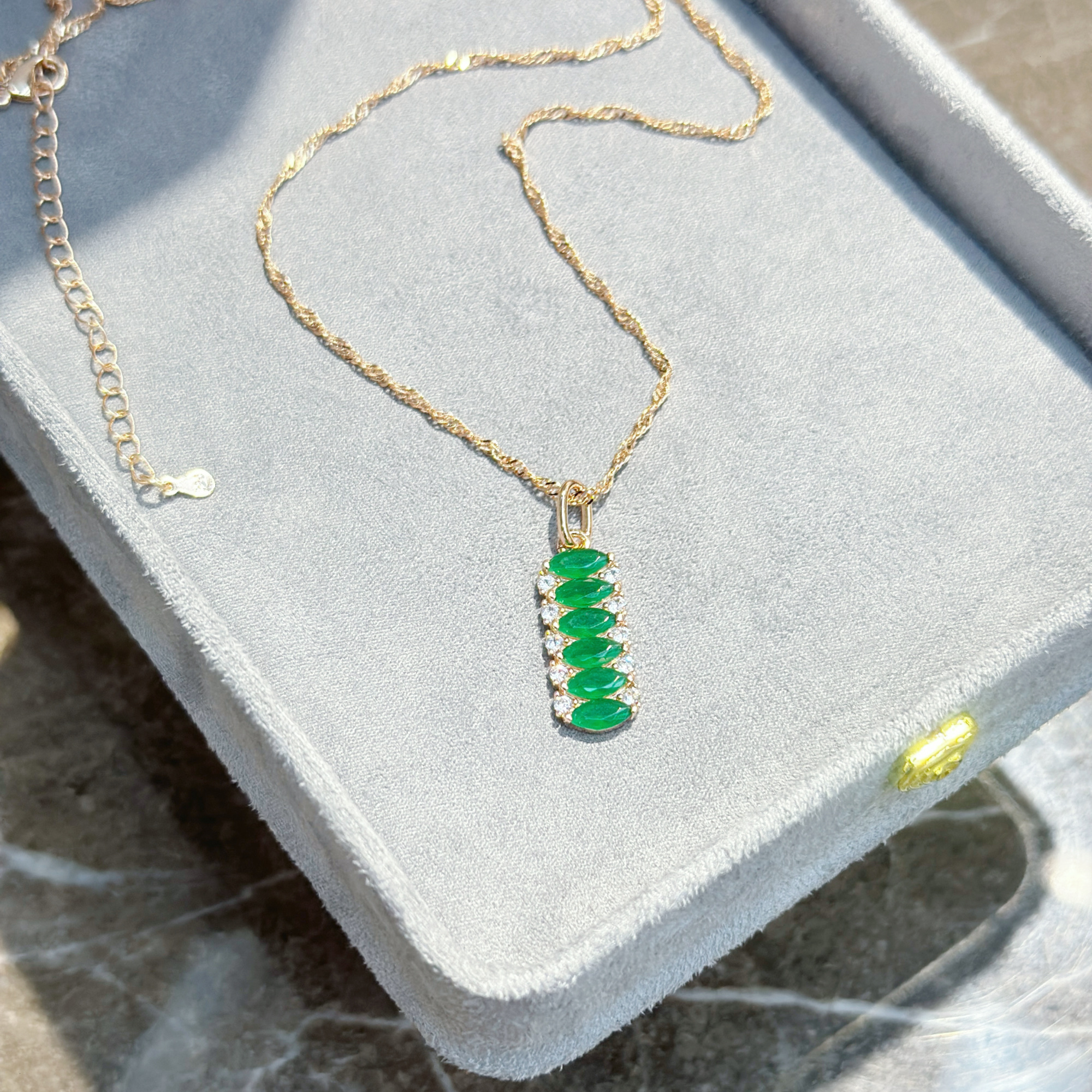 Gulkina585 True Gold color-preserving Jewelry Set, Jade Color earrings, Rings, necklaces, wish AliExpress foreign trade supply, Douyin and Kuaishou live-streamer accessories wholesale Application Scenario