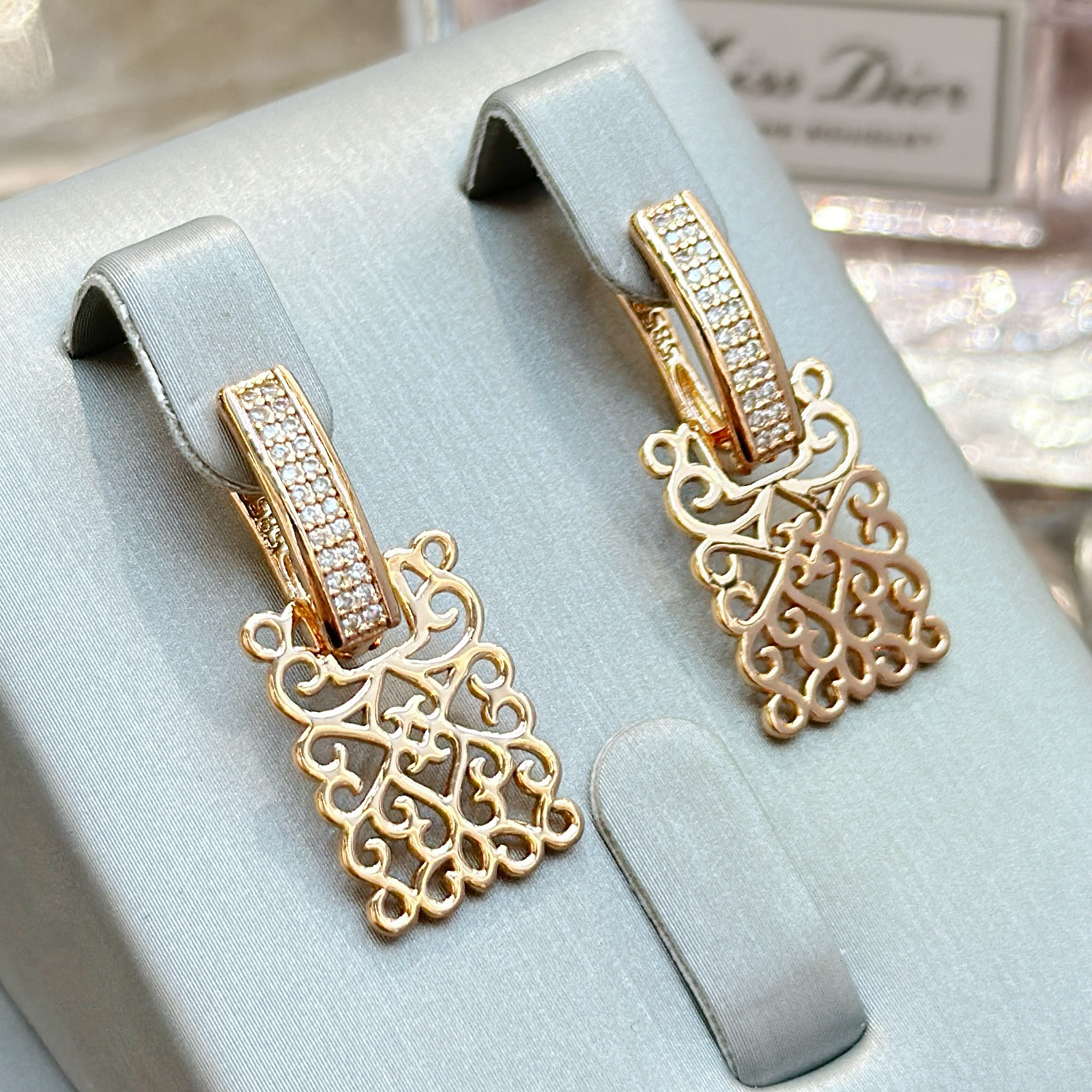 Gulkina genuine gold color-preserving jewelry e-commerce platform AliExpress wish Jewelry Zircon earrings 585 rose gold earrings, simple hollowed-out floral women's style, European, American and Russian trade earrings wholesale