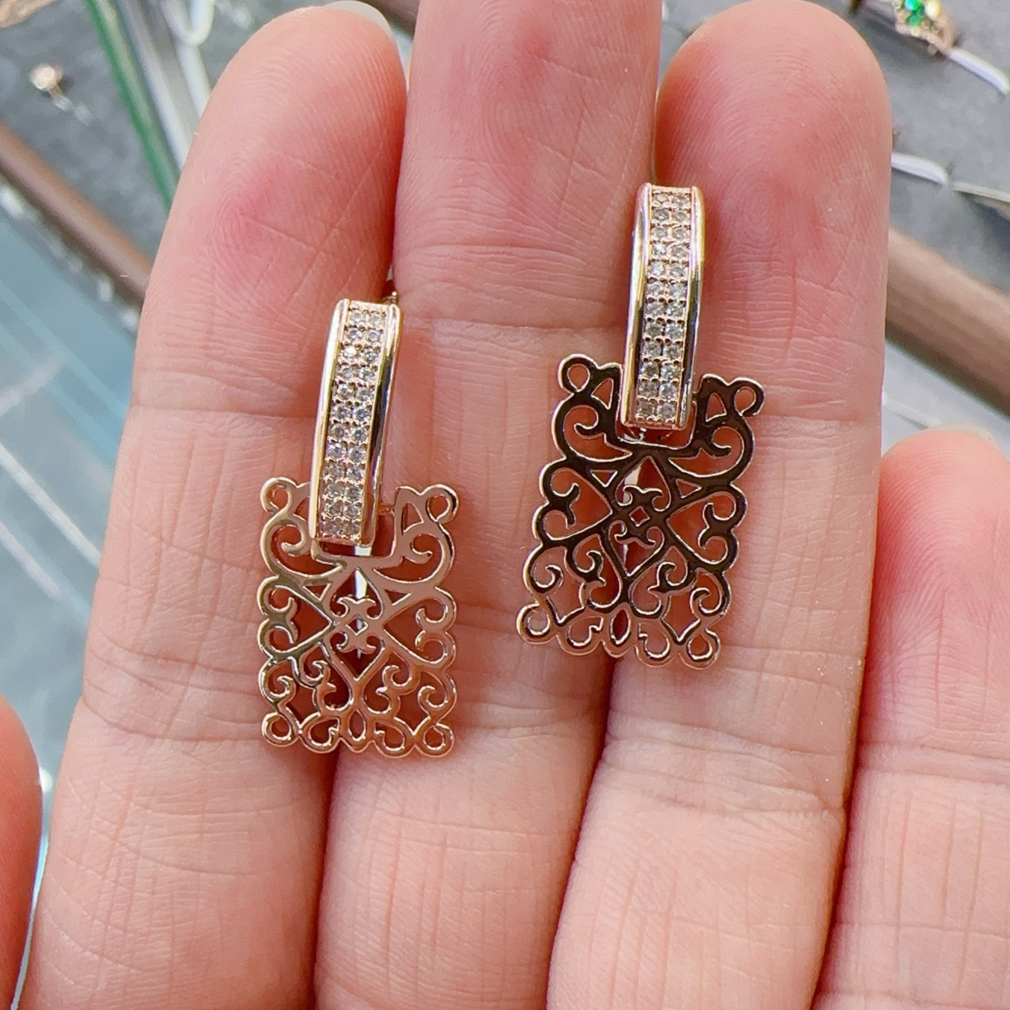 Gulkina genuine gold color-preserving jewelry e-commerce platform AliExpress wish Jewelry Zircon earrings 585 rose gold earrings, simple hollowed-out floral women's style, European, American and Russian trade earrings wholesale detail image 1