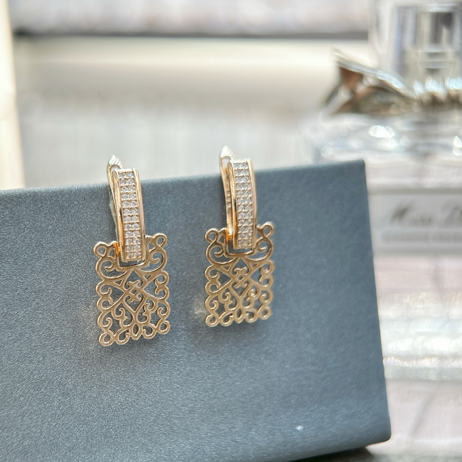 Gulkina genuine gold color-preserving jewelry e-commerce platform AliExpress wish Jewelry Zircon earrings 585 rose gold earrings, simple hollowed-out floral women's style, European, American and Russian trade earrings wholesale detail image 4