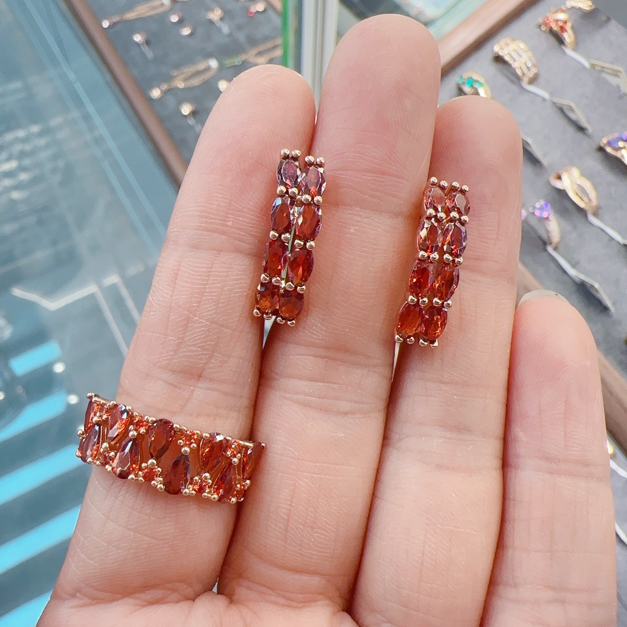 Gulkina Zircon jewelry set, Sudanese stone color earrings and rings, retro light luxury, European and American fashion micro-inset accessories, Xiaohongshu Douyin cross-border e-commerce bestsellers, export accessories wholesale, sample customization Application Scenario