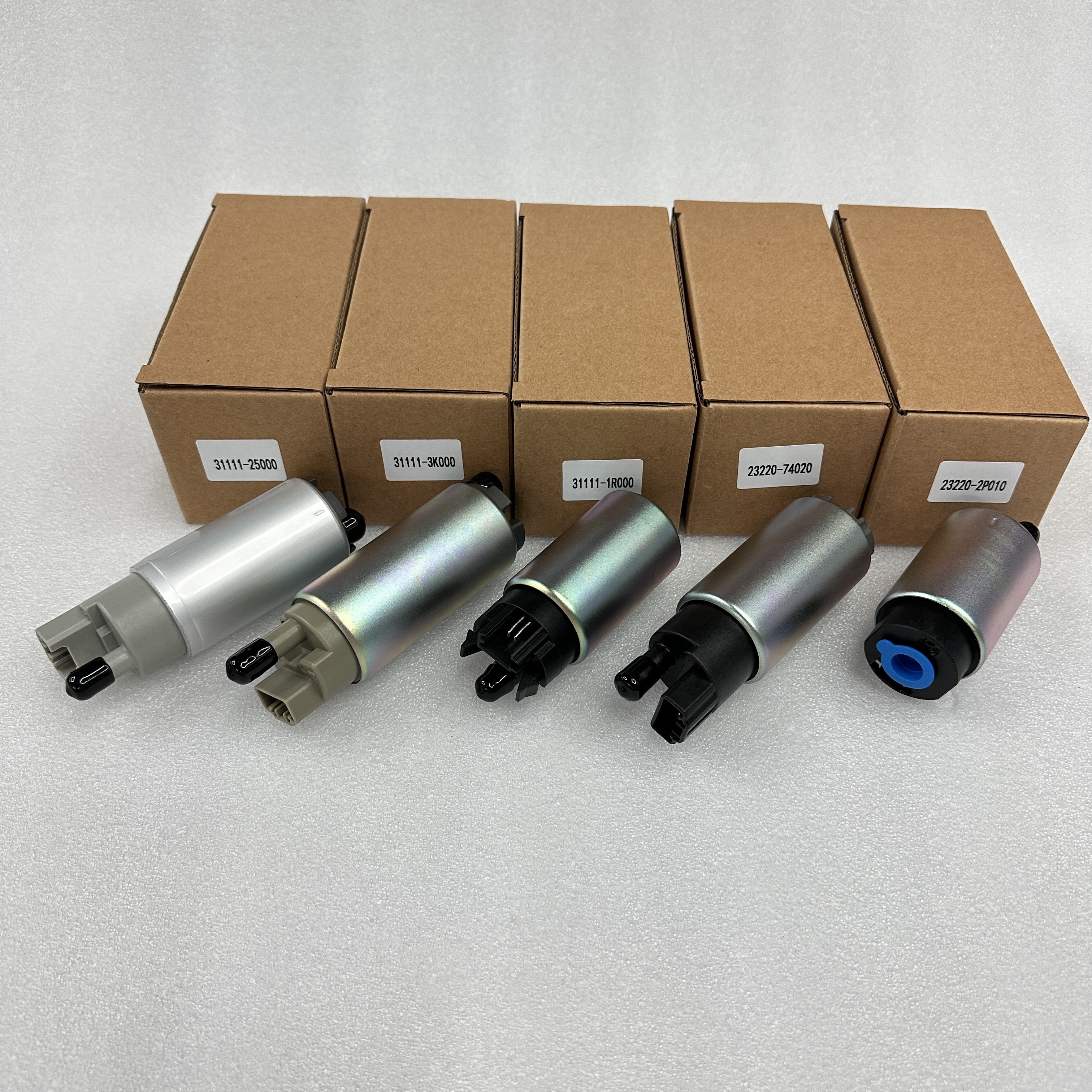 汽车配件适用于现代汽车发动机电子燃油泵 31111-1R000白底实物图