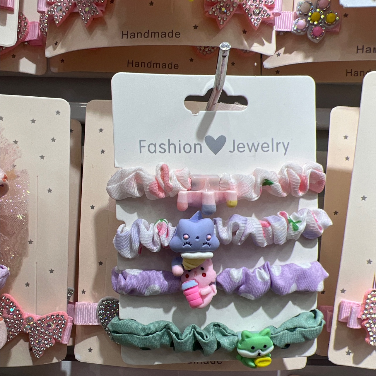 女孩小肠圈卡通