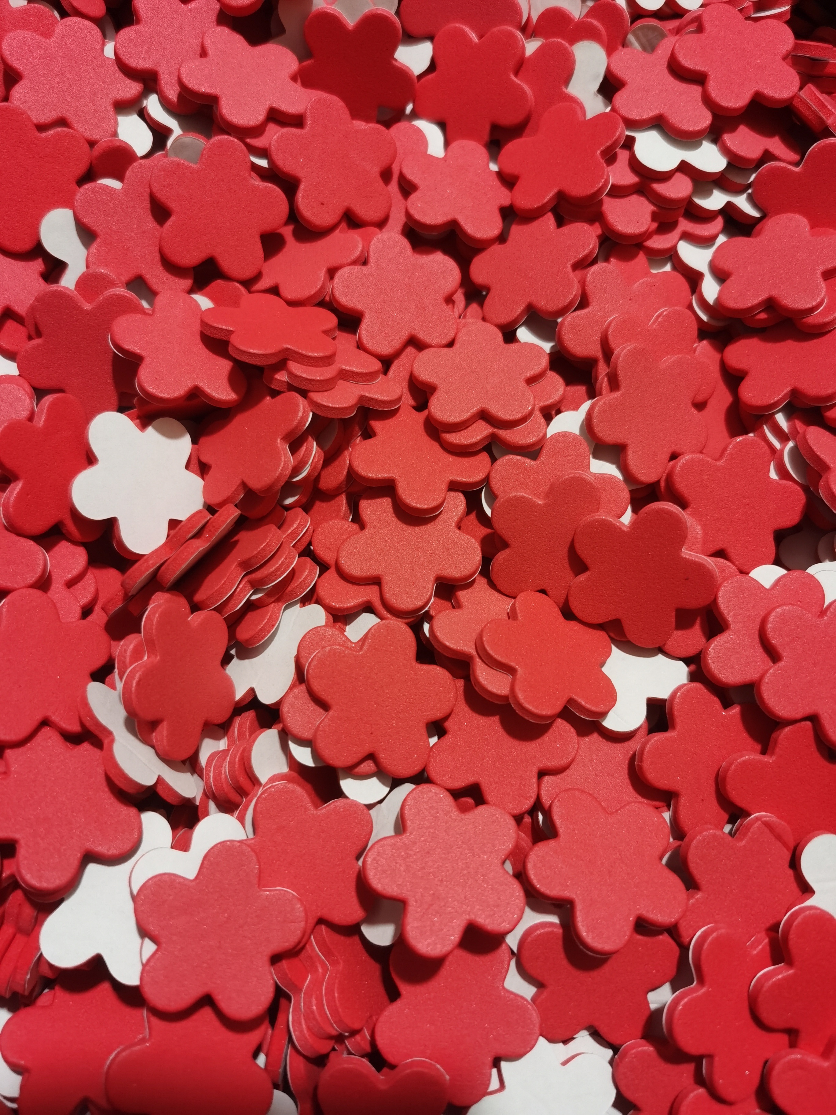 Adhesive backing for small flower patches Application Scenario