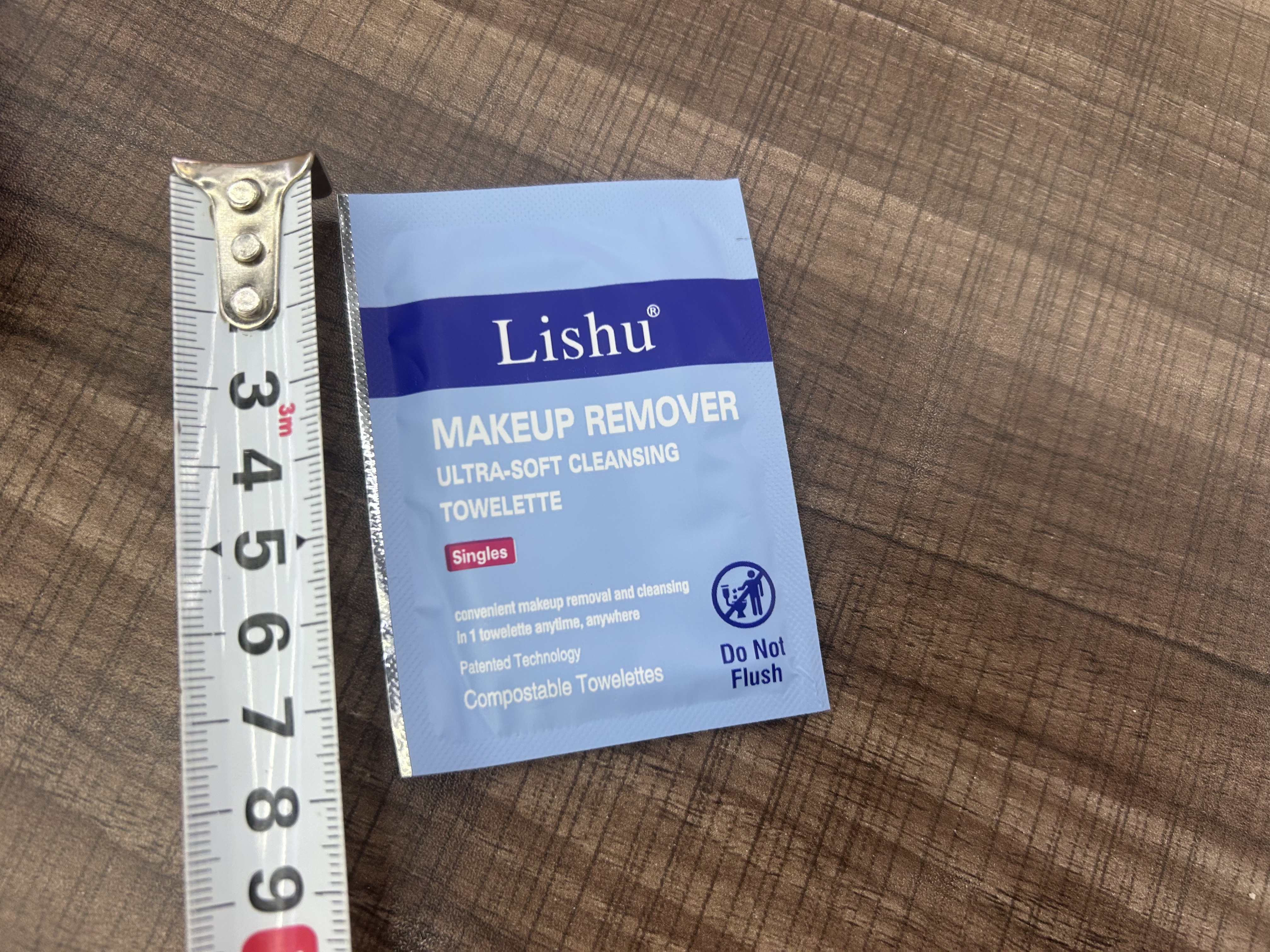 Single-piece, independently packaged pearl-patterned makeup remover wipes Specification image