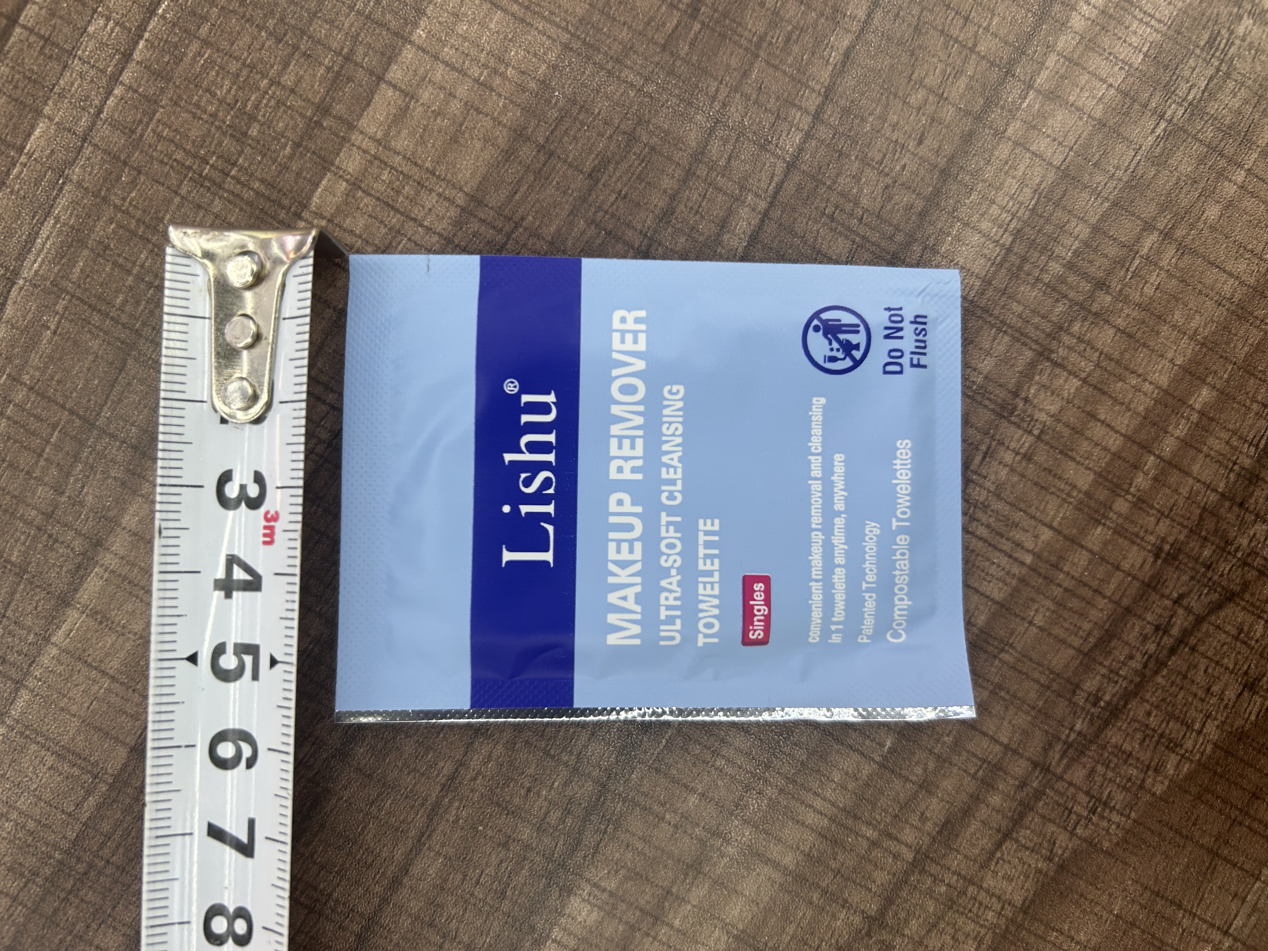 Single-piece, independently packaged pearl-patterned makeup remover wipes Application Scenario