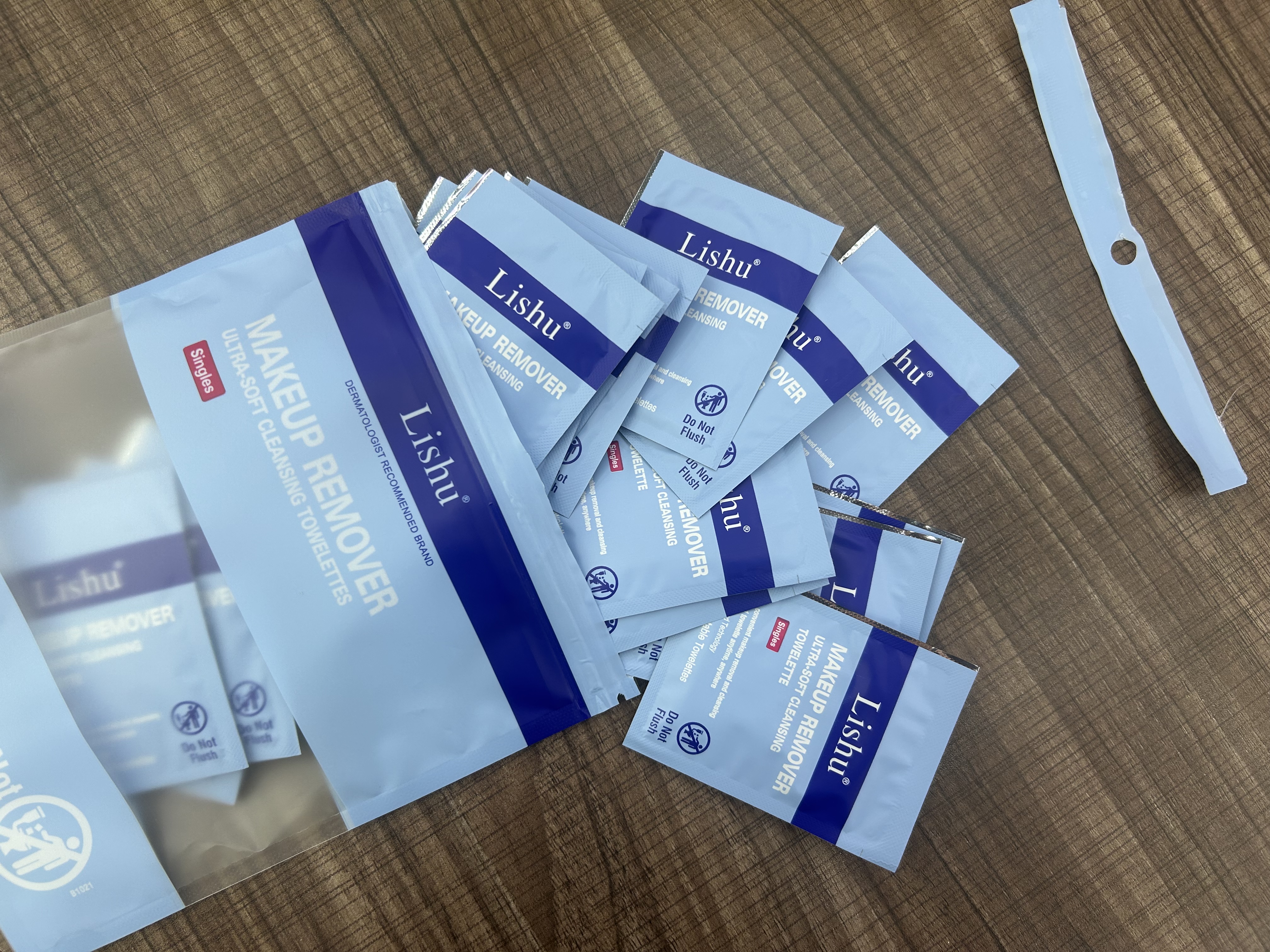 Single-piece, independently packaged pearl-patterned makeup remover wipes details Picture