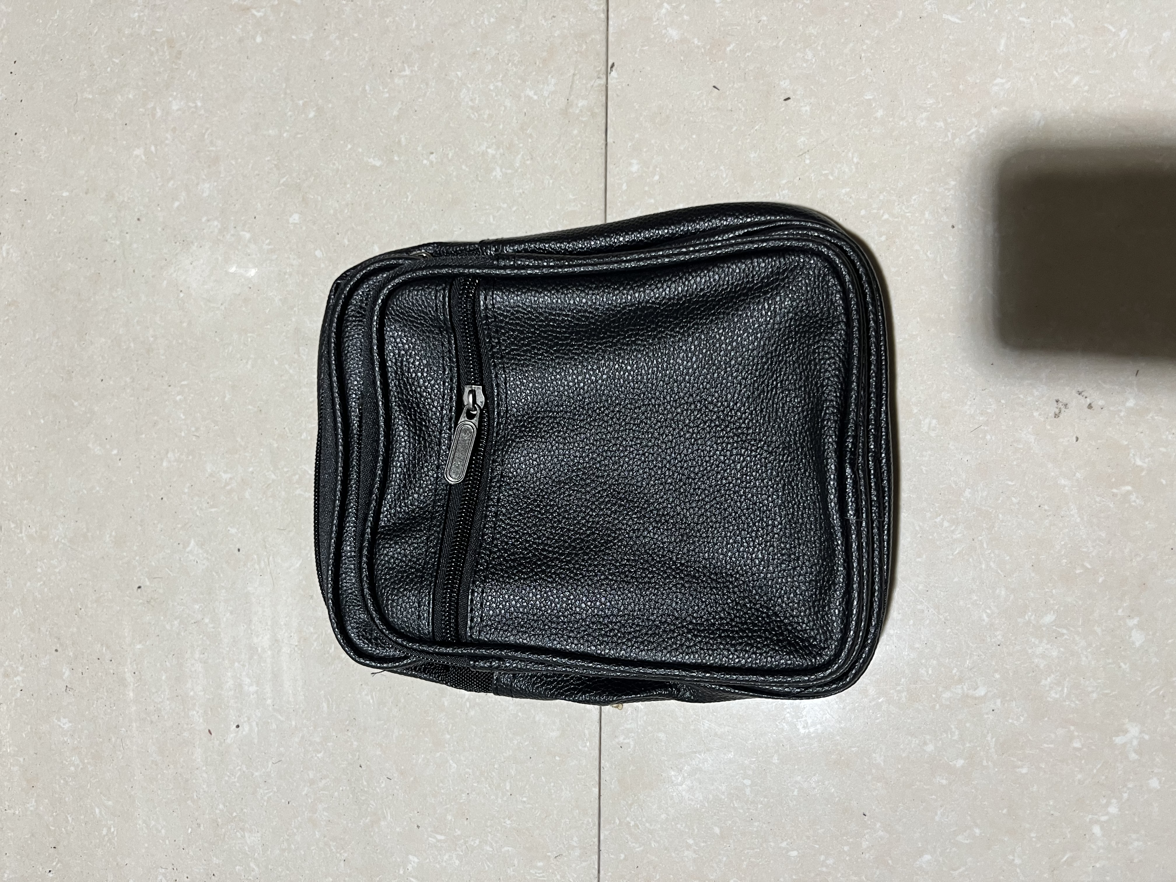 Men's Shoulder Bag Leather Crossbody Bag Men's Leather Crossbody Casual Upscale Fashion Business Crossbody Bag For Men Item Picture
