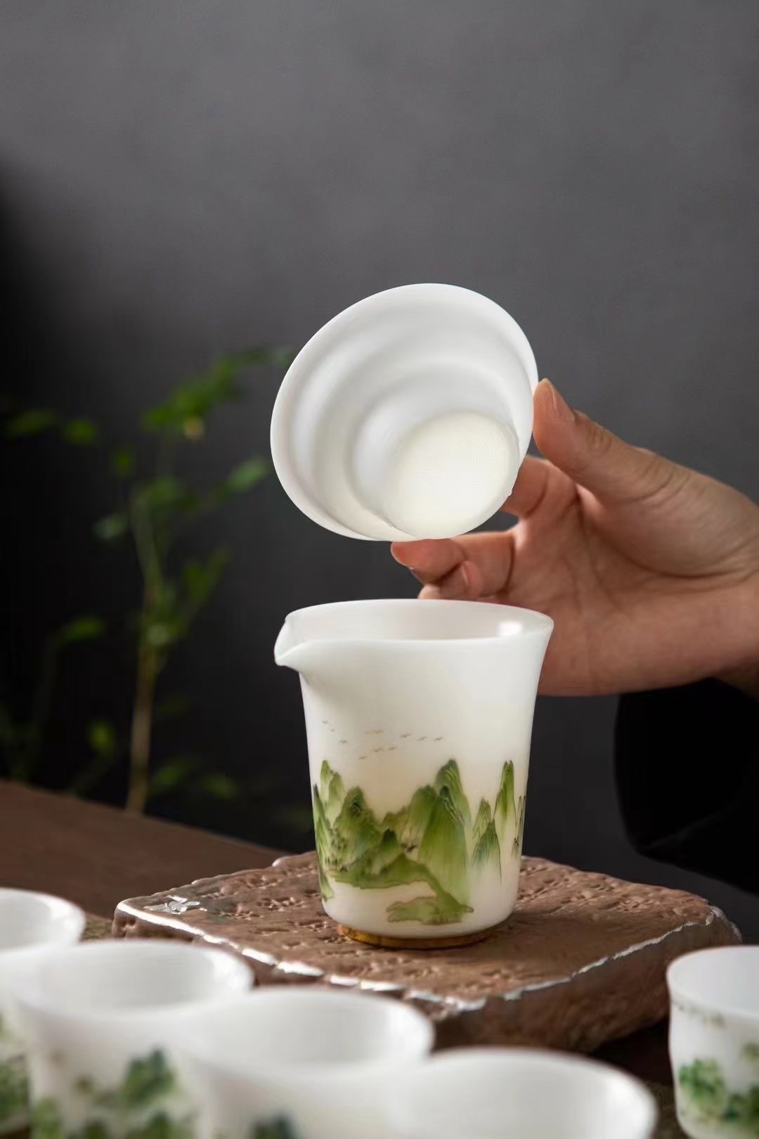 The land is so beautiful, with ice and jade porcelain tea sets for thousands of miles Application Scenario