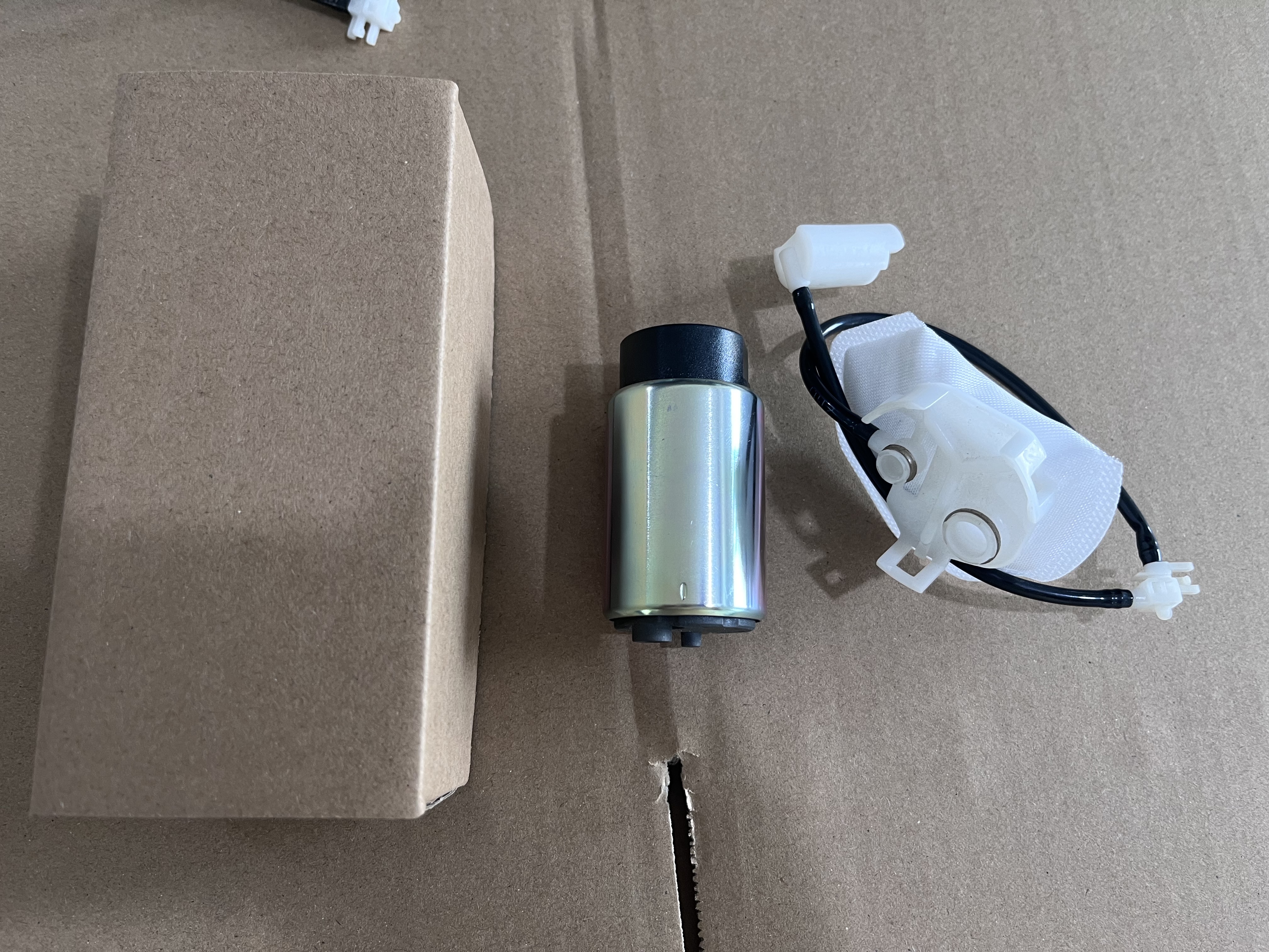 Auto parts new electronic fuel pump 9440030035