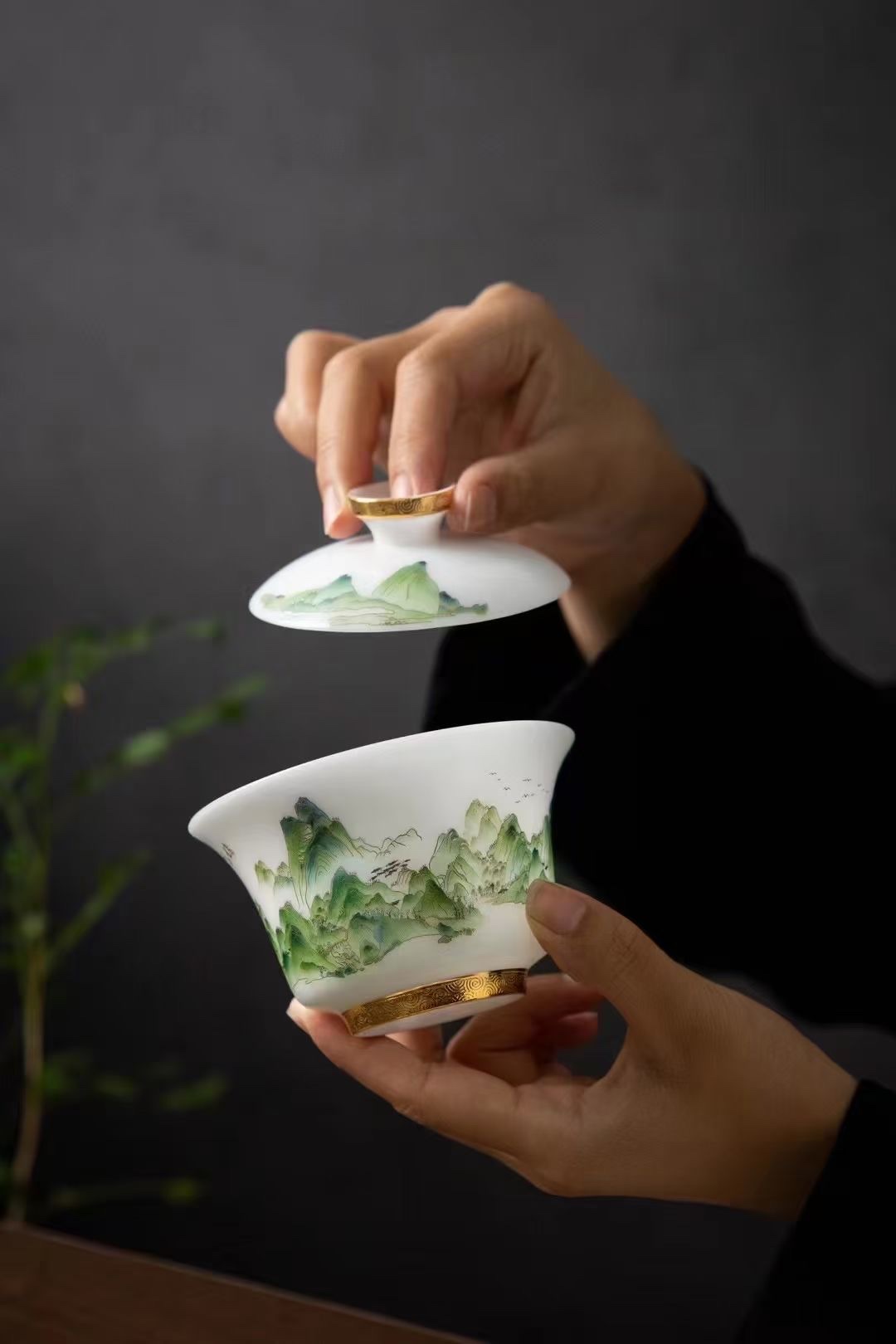 The land is so beautiful, with ice and jade porcelain tea sets for thousands of miles details Picture